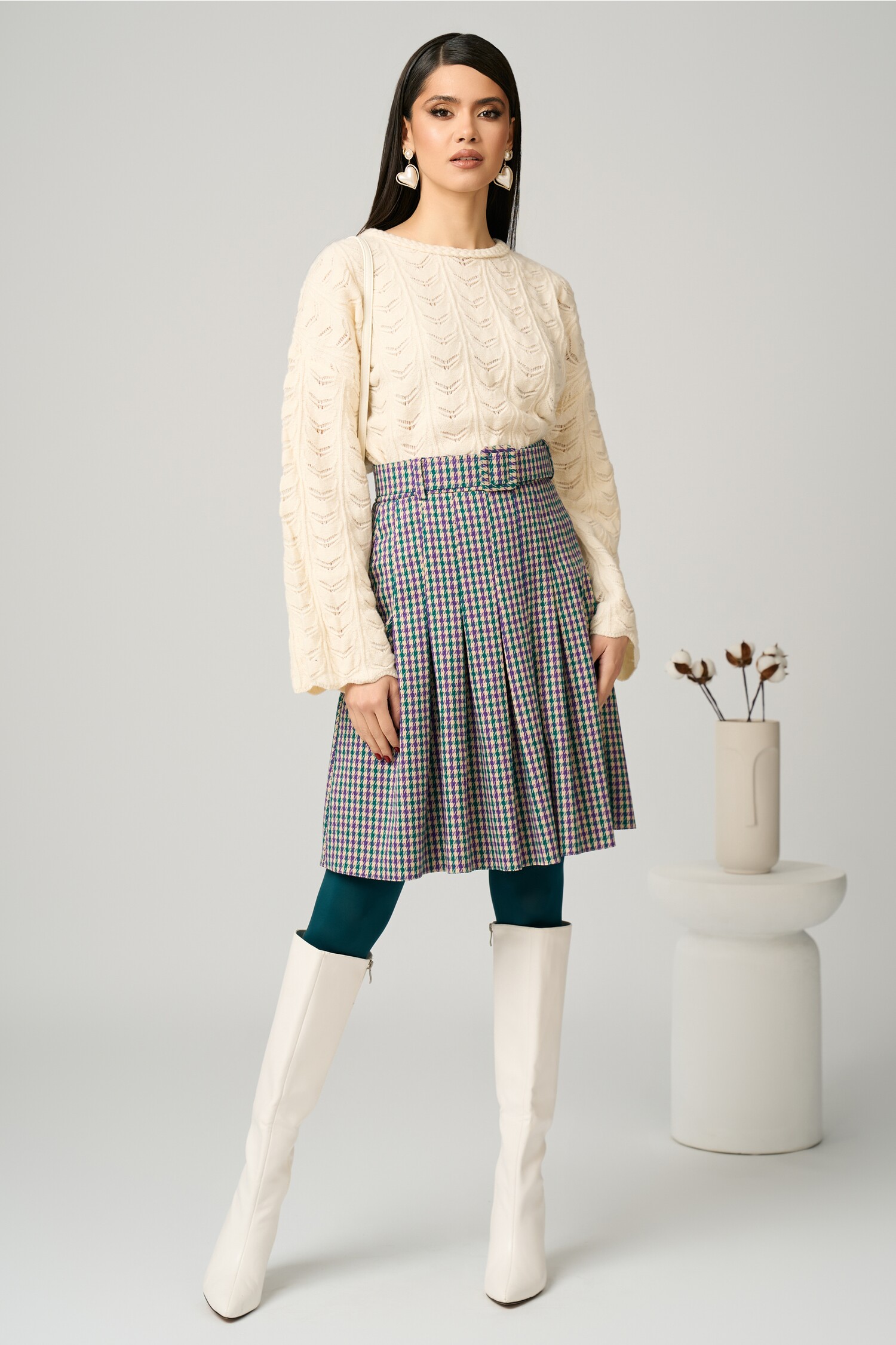 Bluza tricot ivory cu decupaje - Design modern