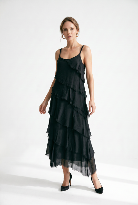 Rochie lunga din matase si vascoza cu volane suprapuse oblic si croi vaporos, neagra