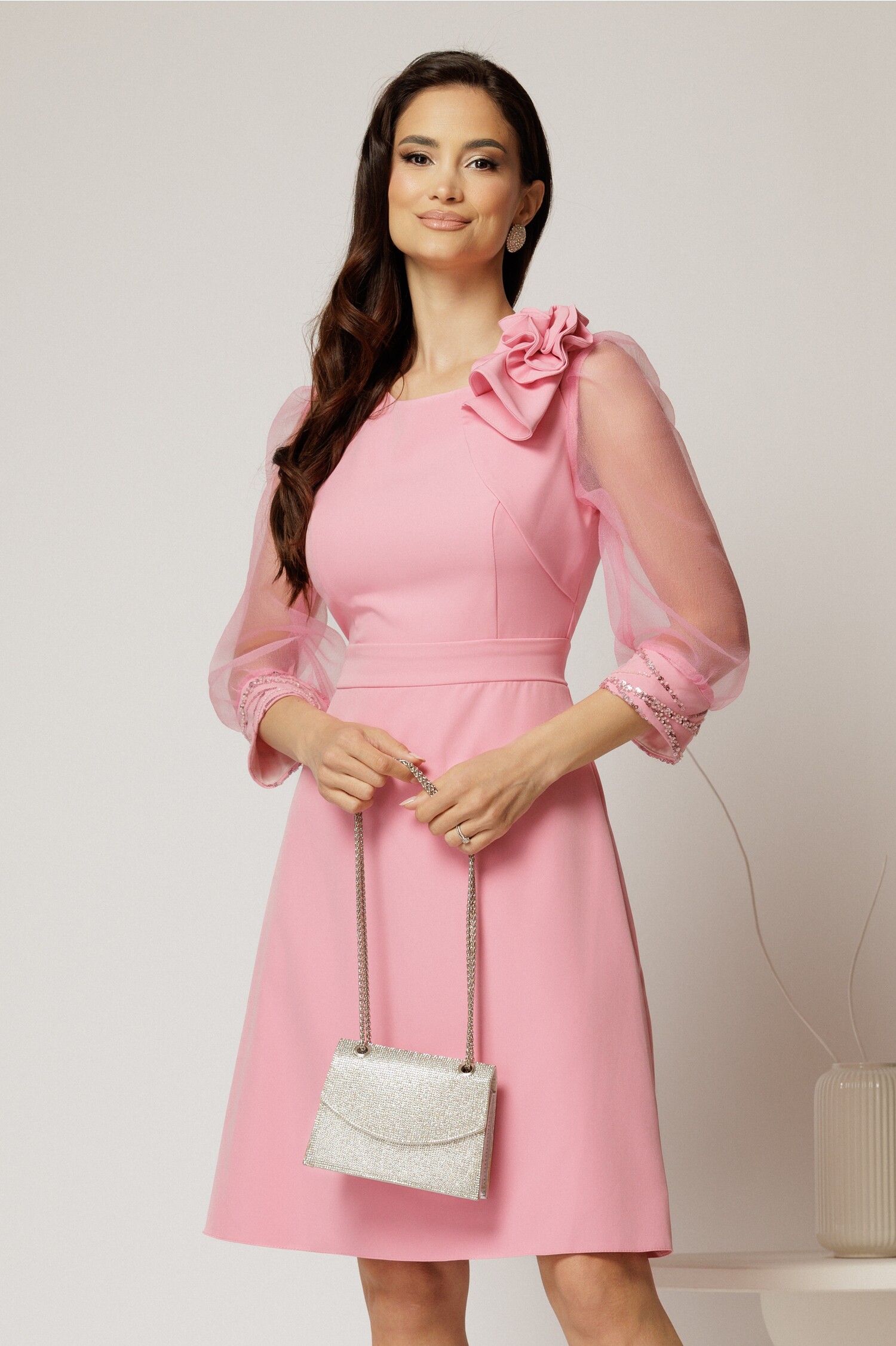Rochie DY Fashion roz cu detaliu floral și maneci organza