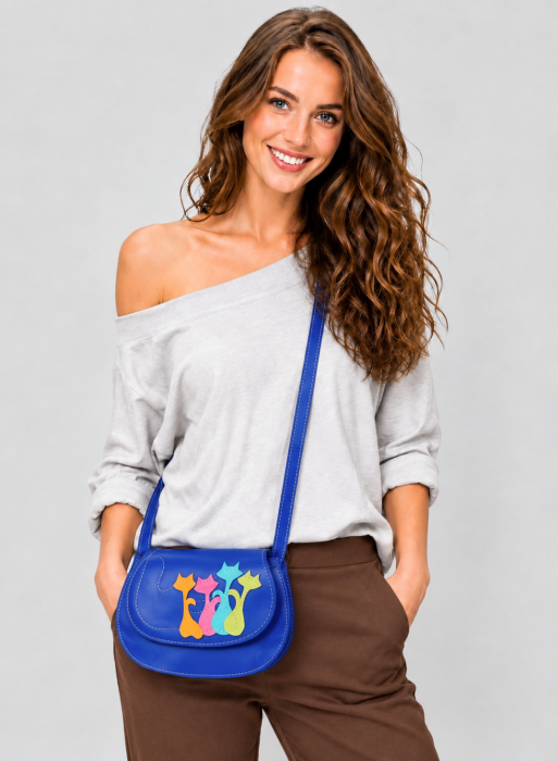 Geanta crossbody handmade, cu pisicute colorate ,din piele naturala albastru electric