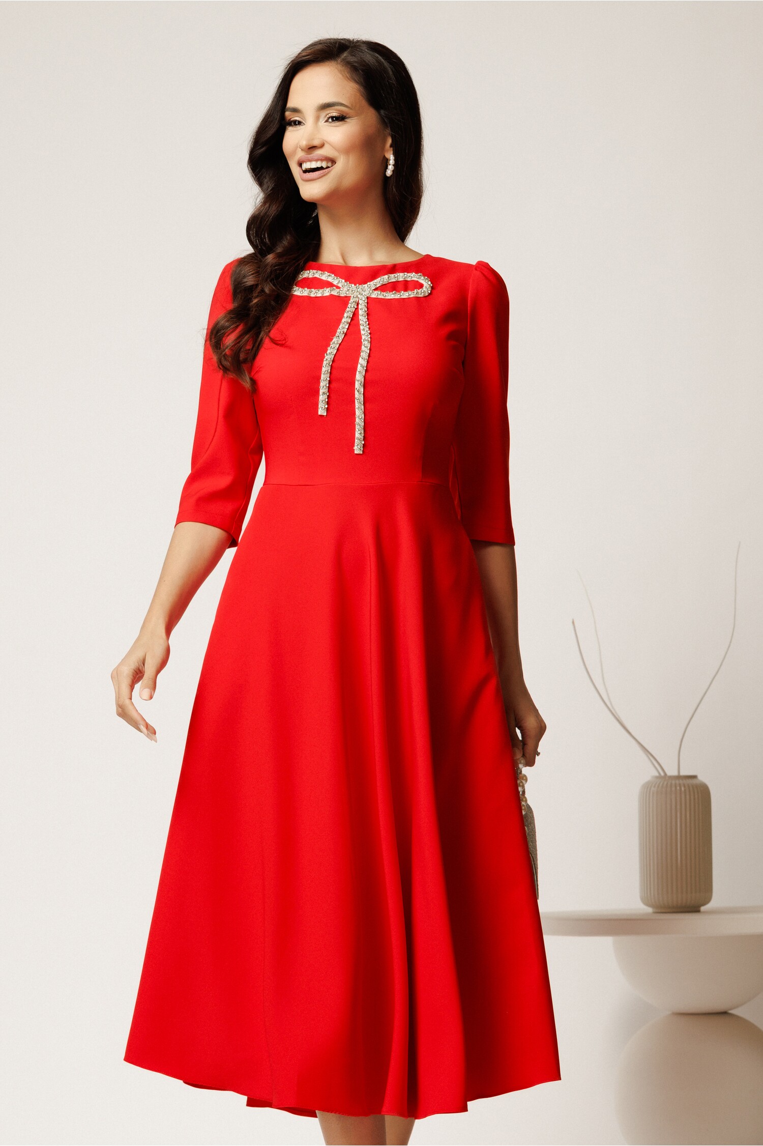 Rochie Eleganta Midi Corai cu Strasuri