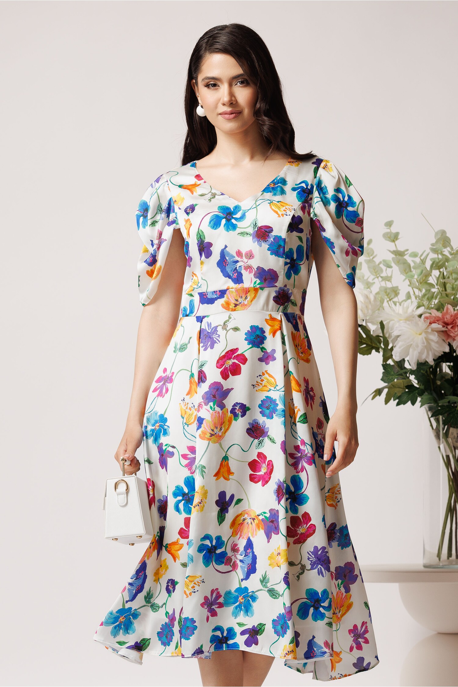 Rochie Satin cu Flori | Eleganță și Stil