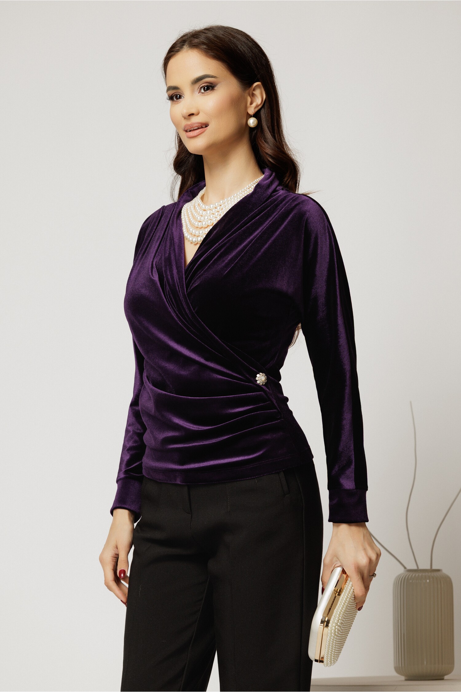 Bluza Catifea Mov cu Bust Petrecut - Eleganță Premium