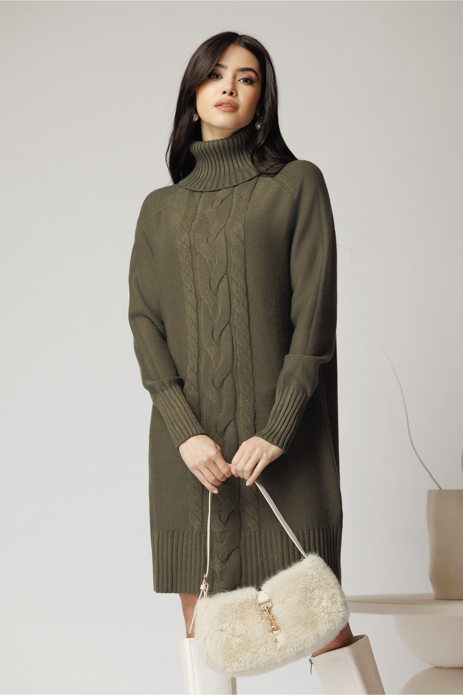 Rochie Tricot Kaki Elegantă | Guler Înalt & Model Impletit