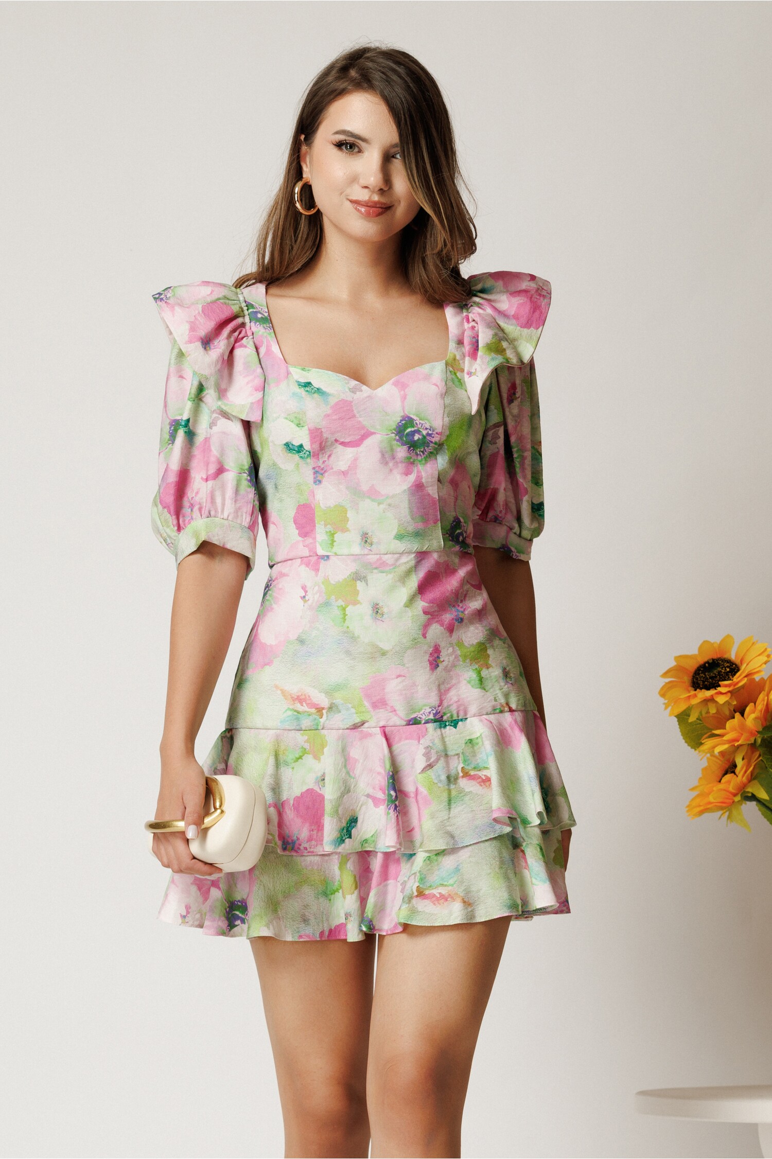 Rochie Scurtă Verde Florală cu Volane | Design Romantic