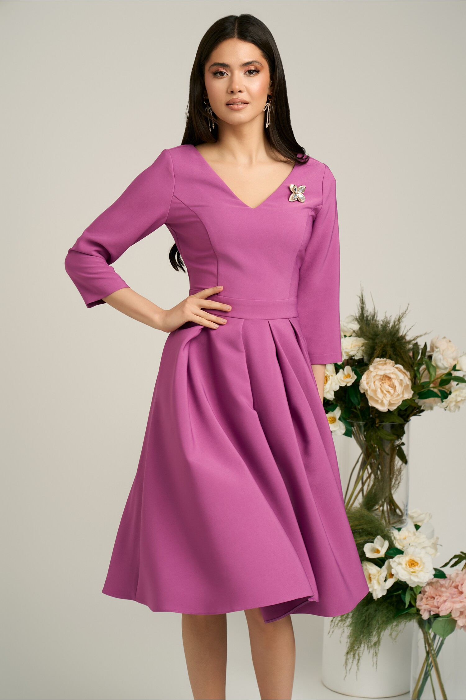 Rochie lila midi office cu brosa detasabila