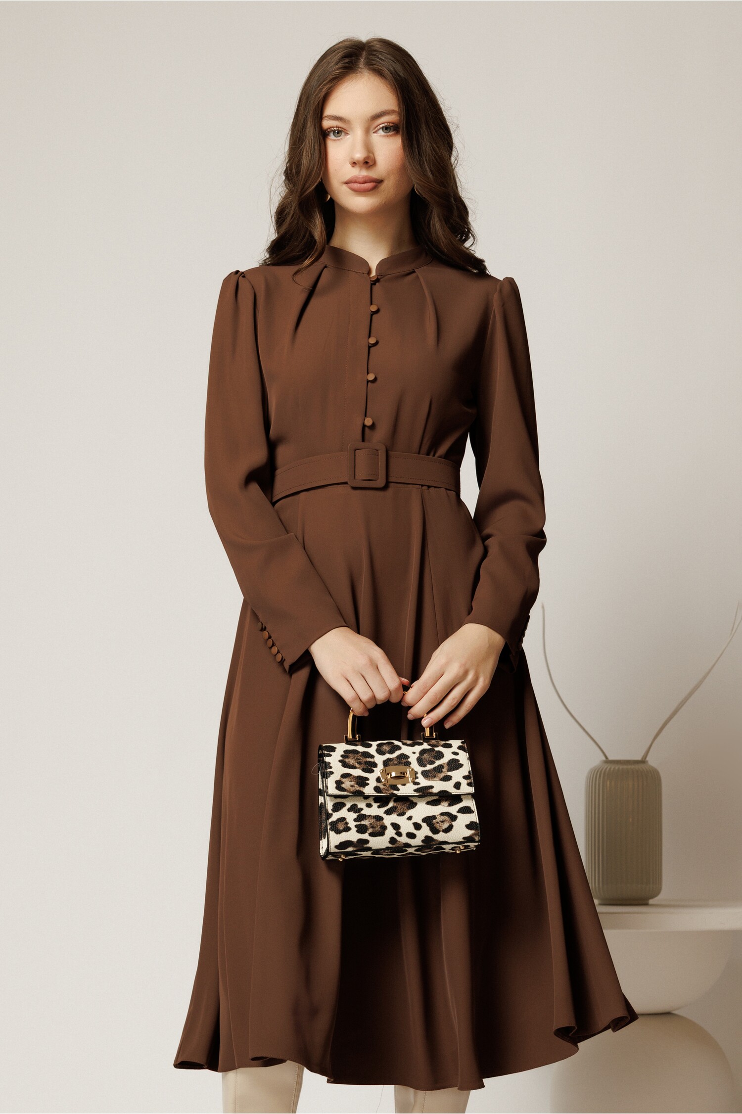 Rochie Maro Triplu Voal cu Curea - Eleganță Absolută