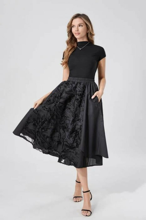 Fusta Neagra Bumbac Satinat Shopika cu Aplicatii