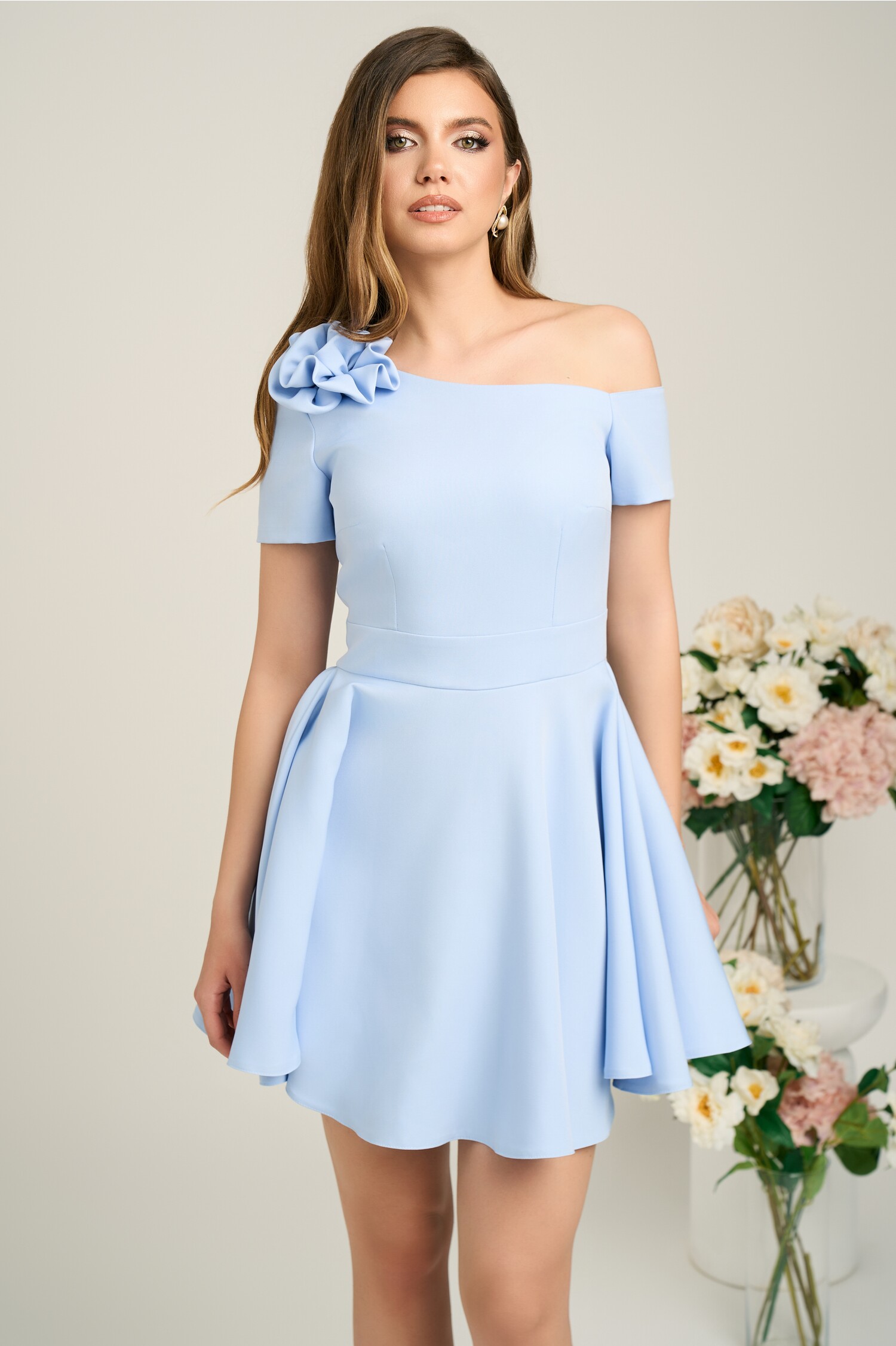 Rochie eleganță stofă bleu cu umăr gol