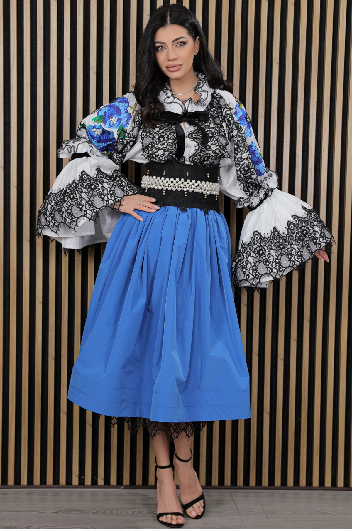 Legendaria Fusta Midi Traditionala cu Dantela