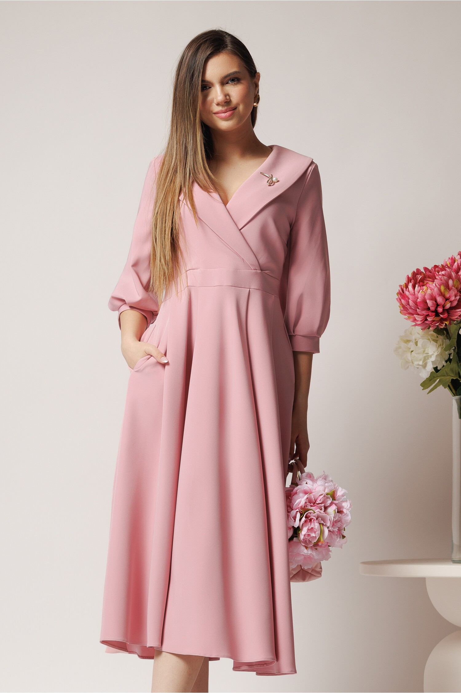 Rochie LaDonna office roz cu bust petrecut