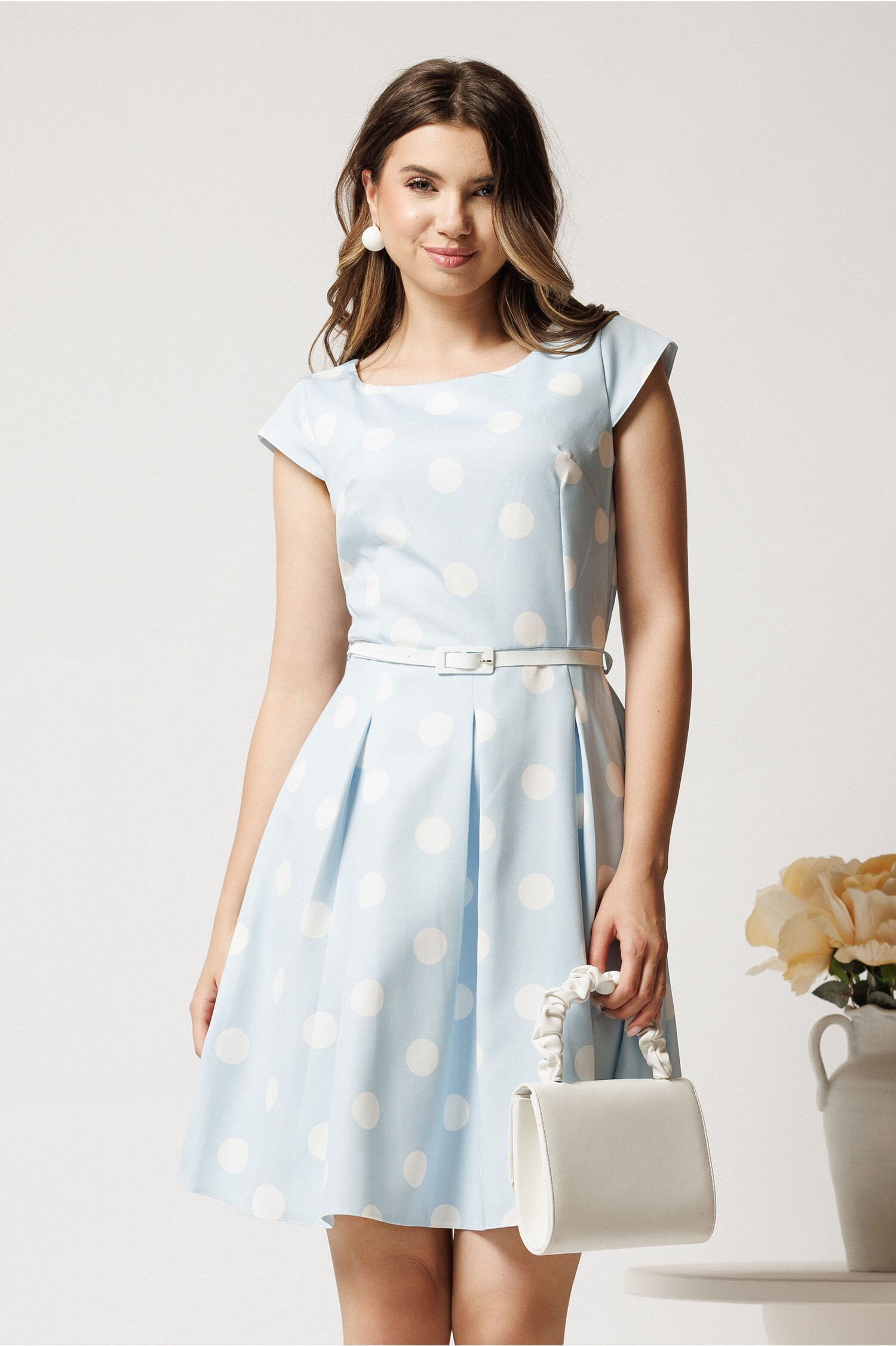Rochie scurta bleu cu buline si curea - Stil feminin
