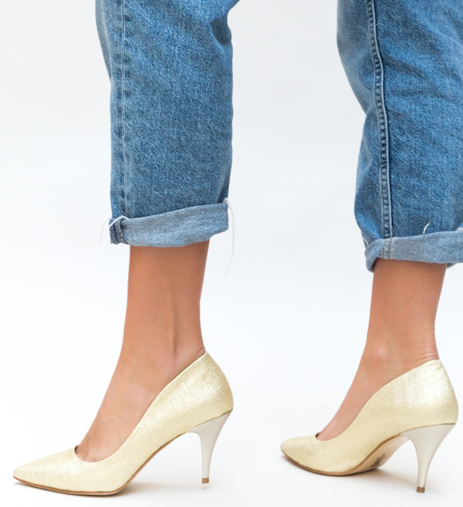 Pantofi cu Toc Aurii - Eleganță la Îndemână - imagine 3