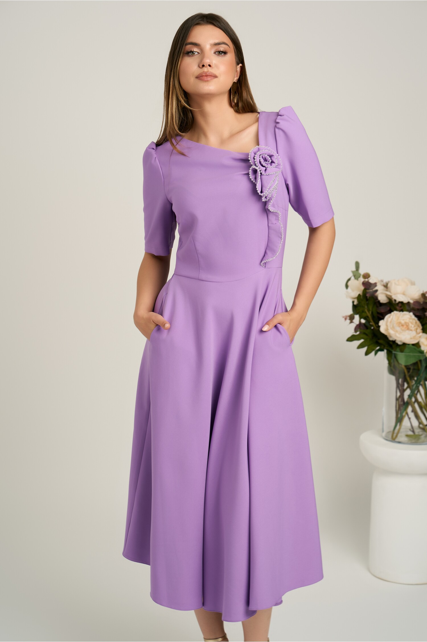 Rochie LaDonna midi lila cu floare și margelute