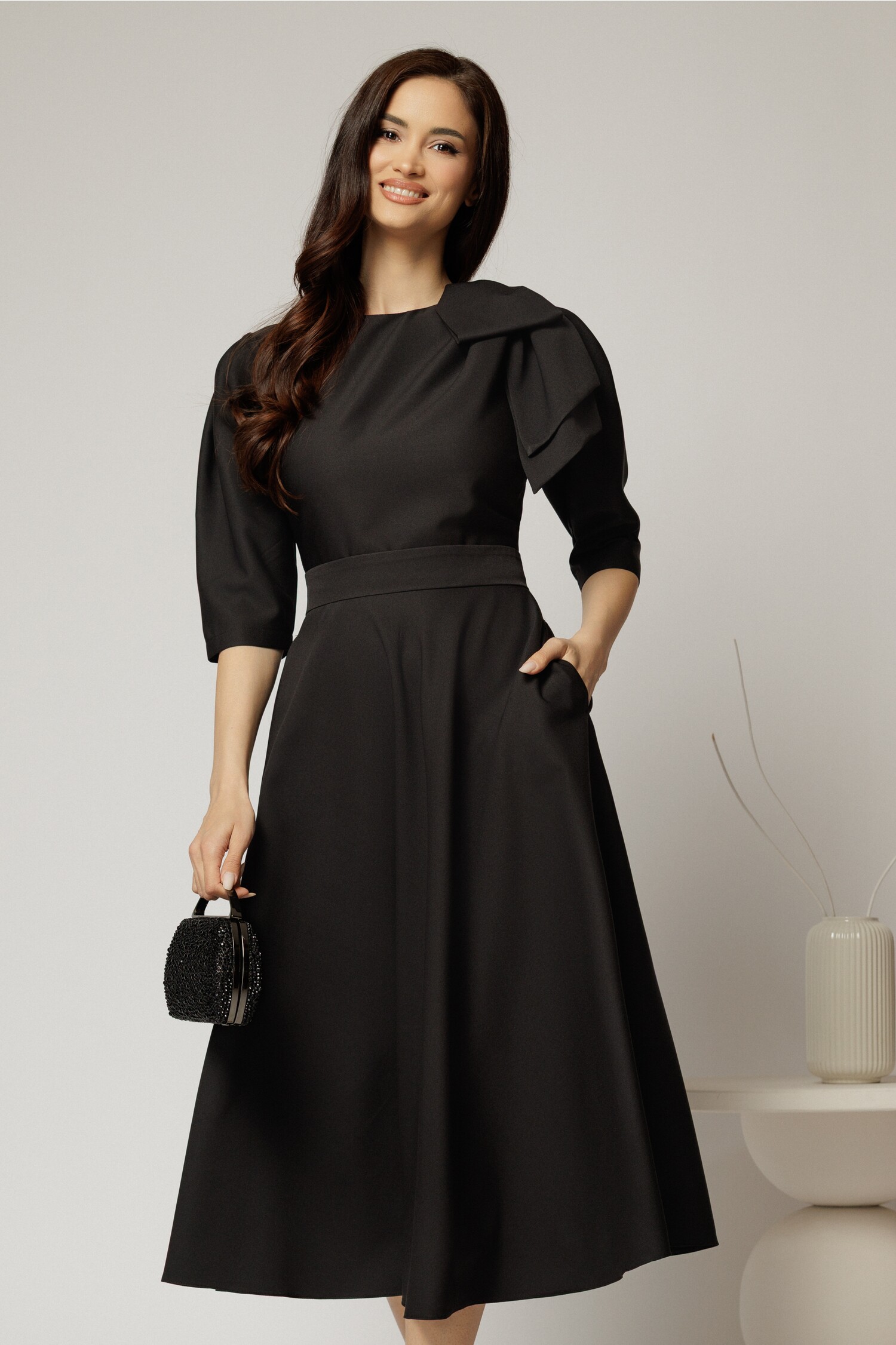 Rochie Midi Neagra Clos cu Funda si Cordon