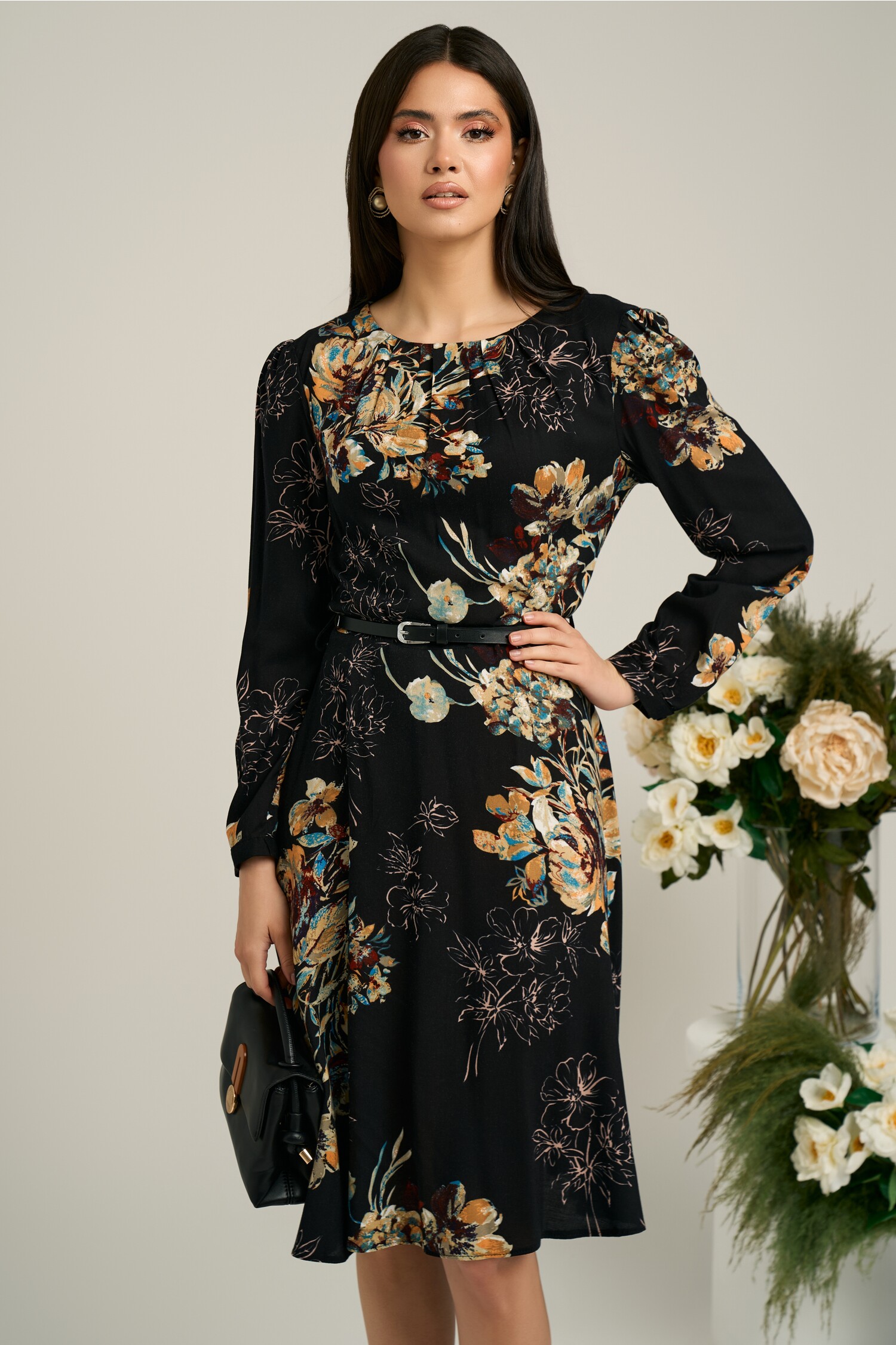Rochie Neagră Florală cu Curea - Eleganță Zilnică