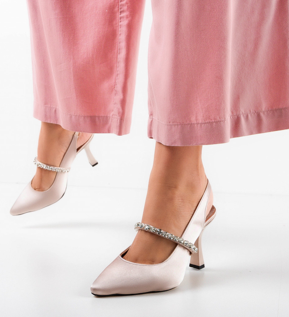 Pantofi Giucale Bej cu Toc - Eleganță și Stil