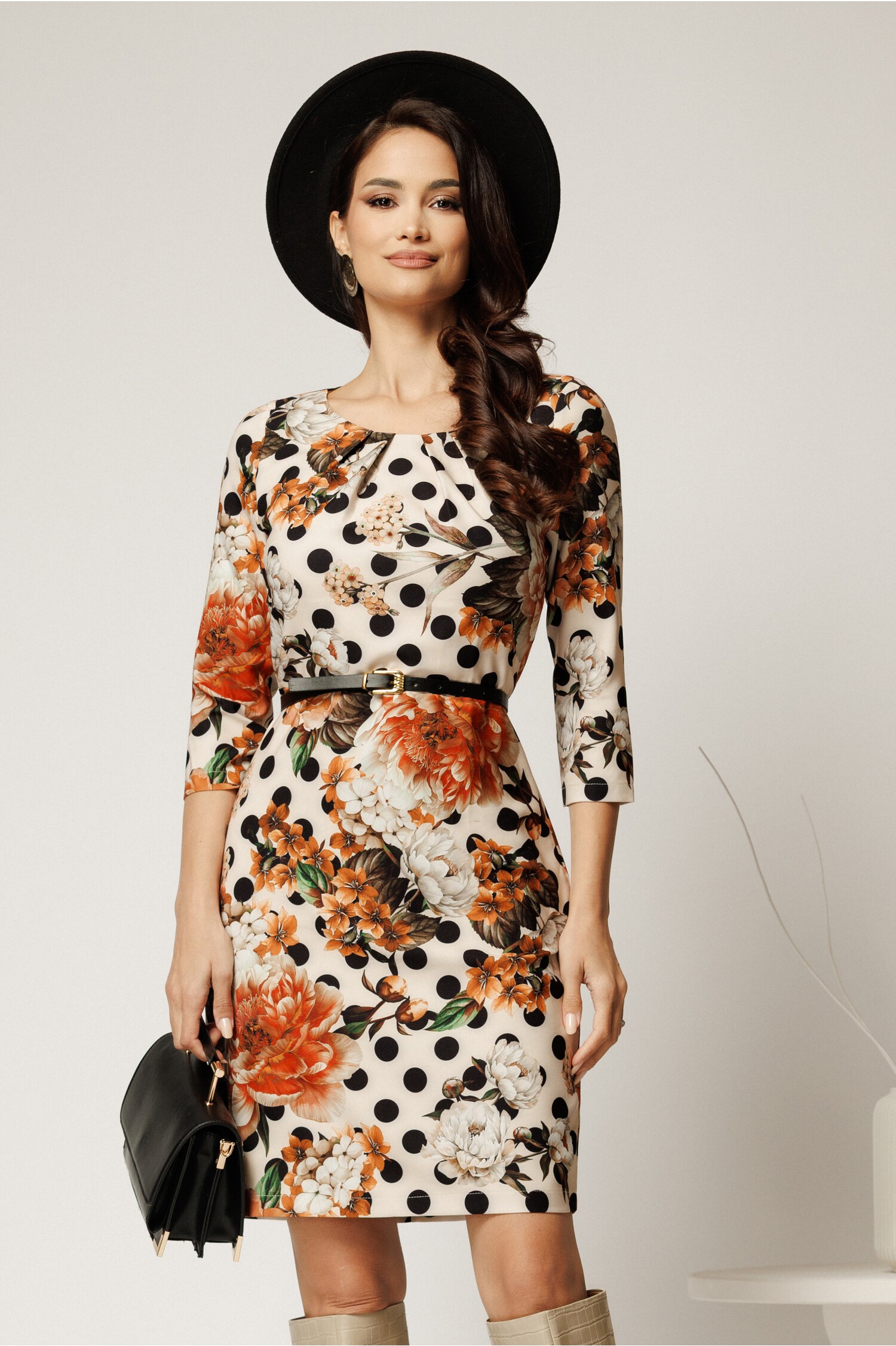 Rochie Elegantă Bej cu Flori și Curea