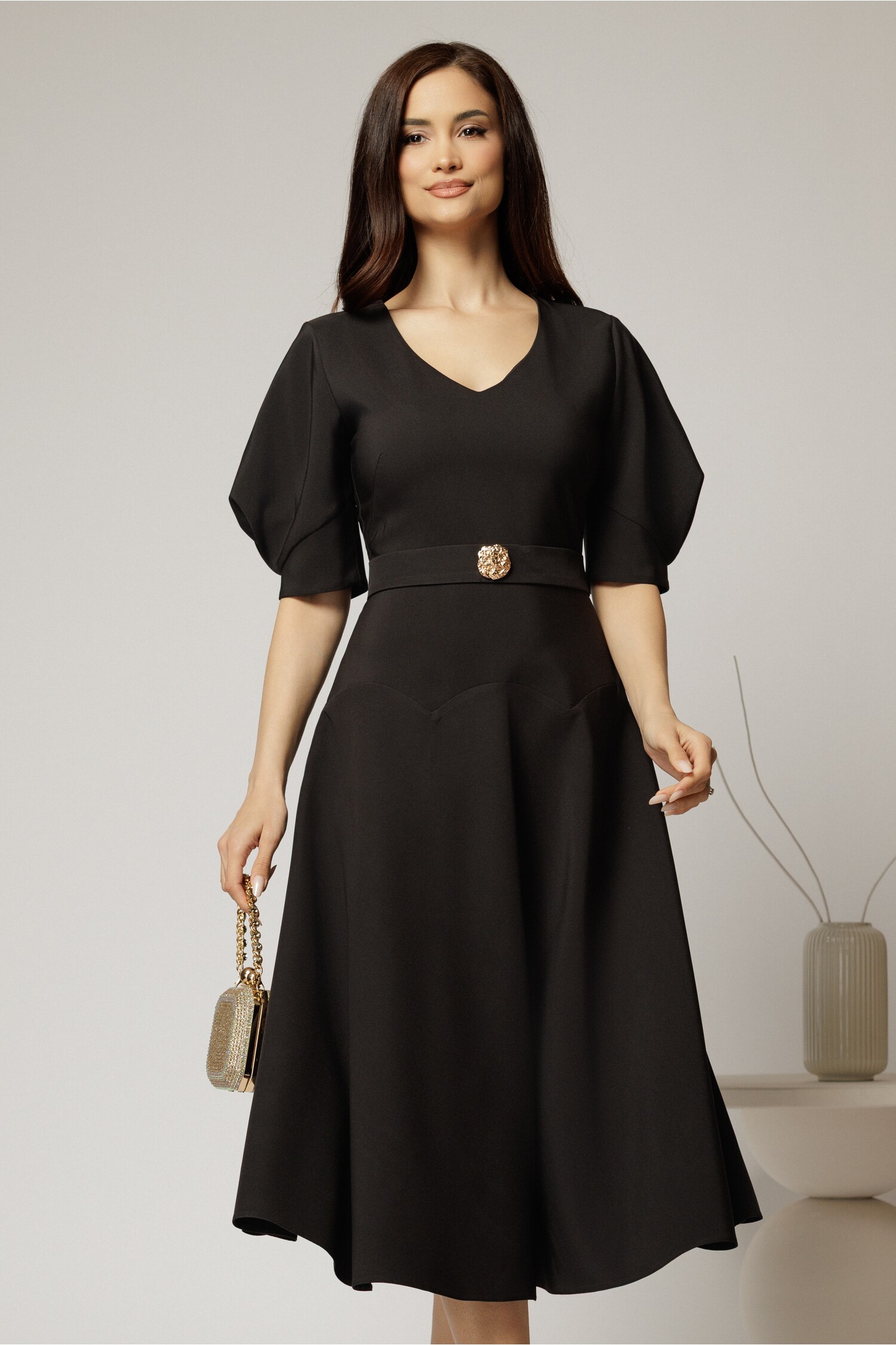Rochie Midi Neagră Elegantă cu Fustă Clos