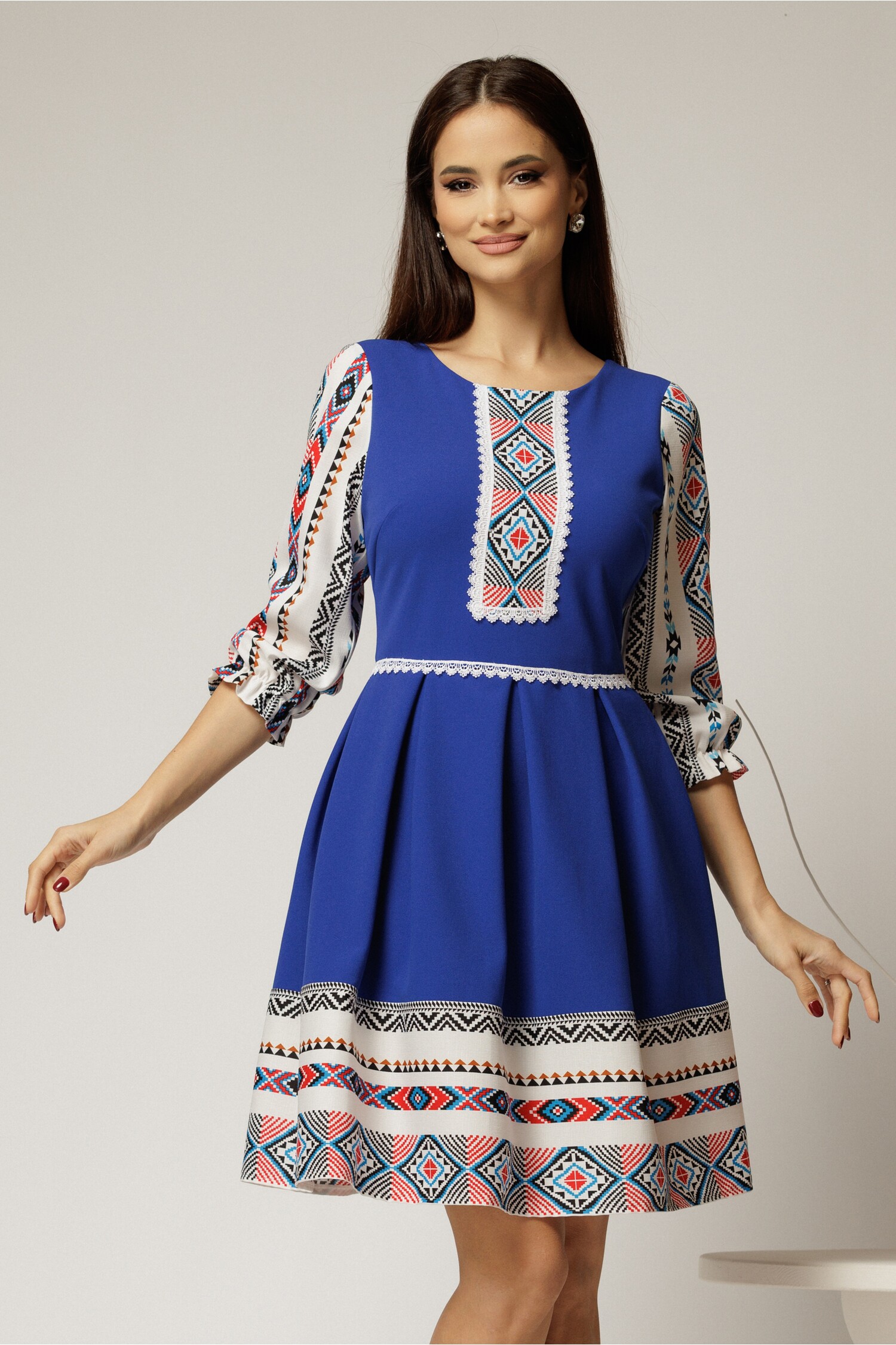 Rochie Scurtă Albastră Etno cu Imprimeu și Broderie