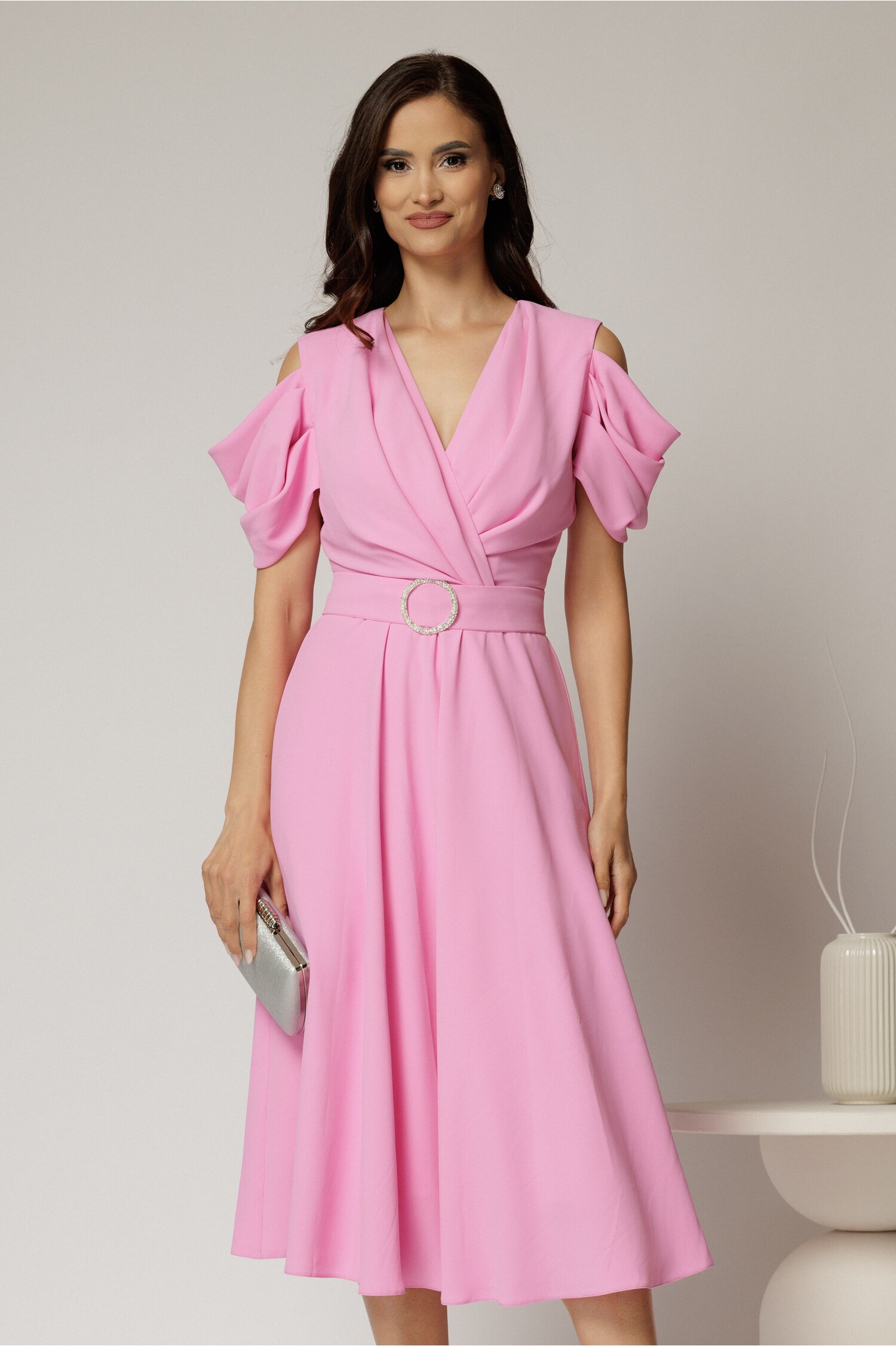 Rochie Midi Roz Eleganta cu Clos si Decupaje