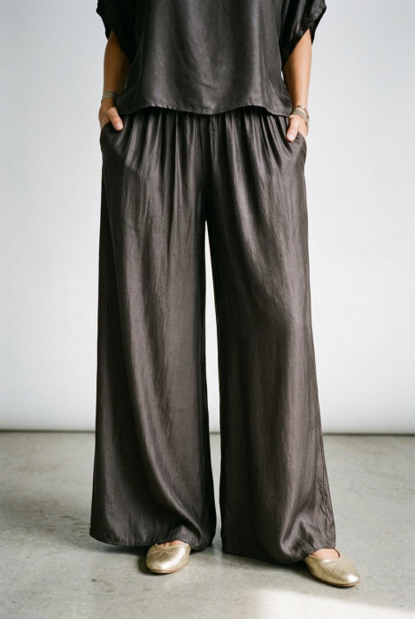 Pantaloni palazzo din matase si vascoza, satinati, largi si fluizi, maro