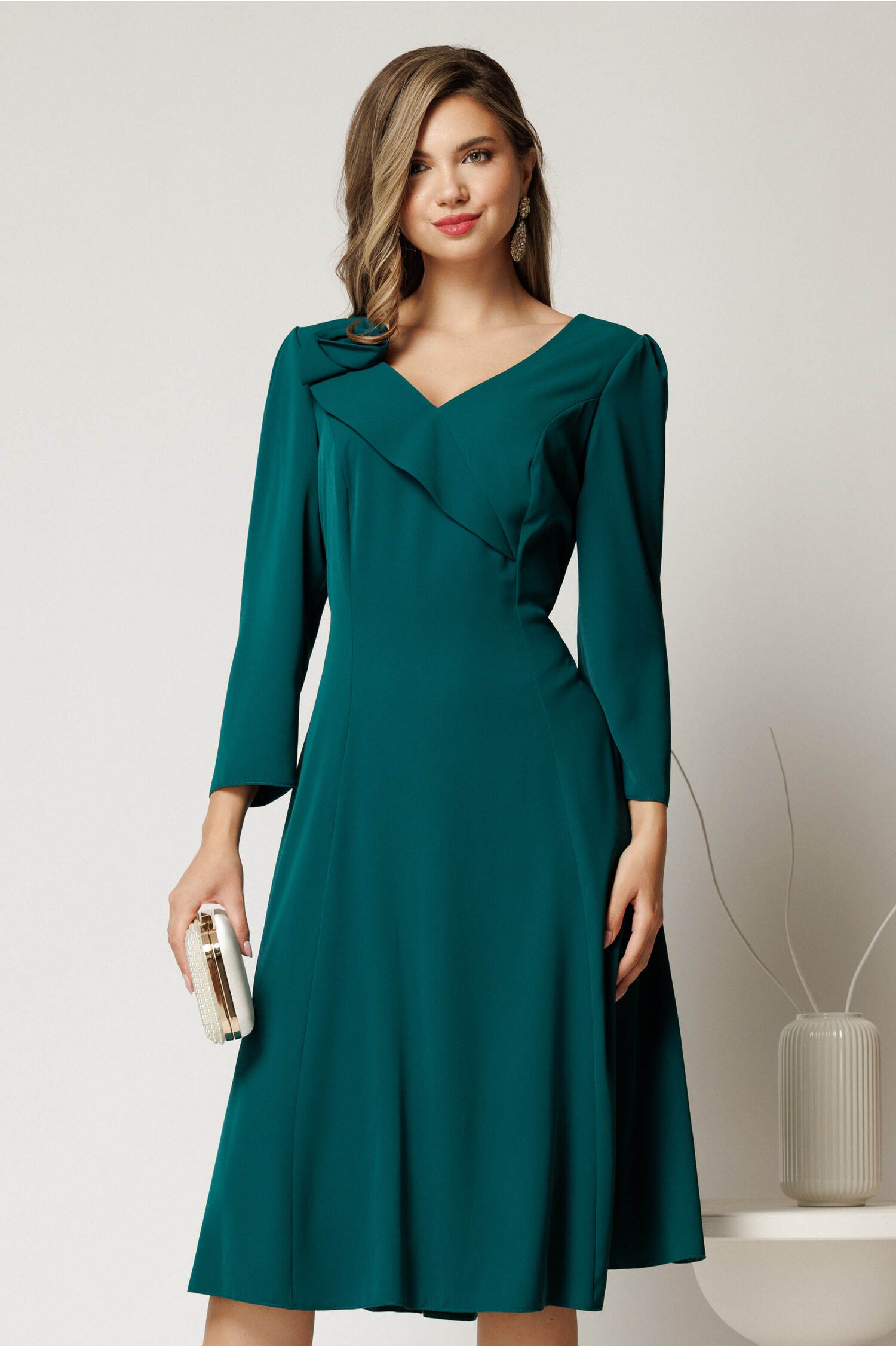 Rochie Midi Verde cu Perle - Eleganță Pură