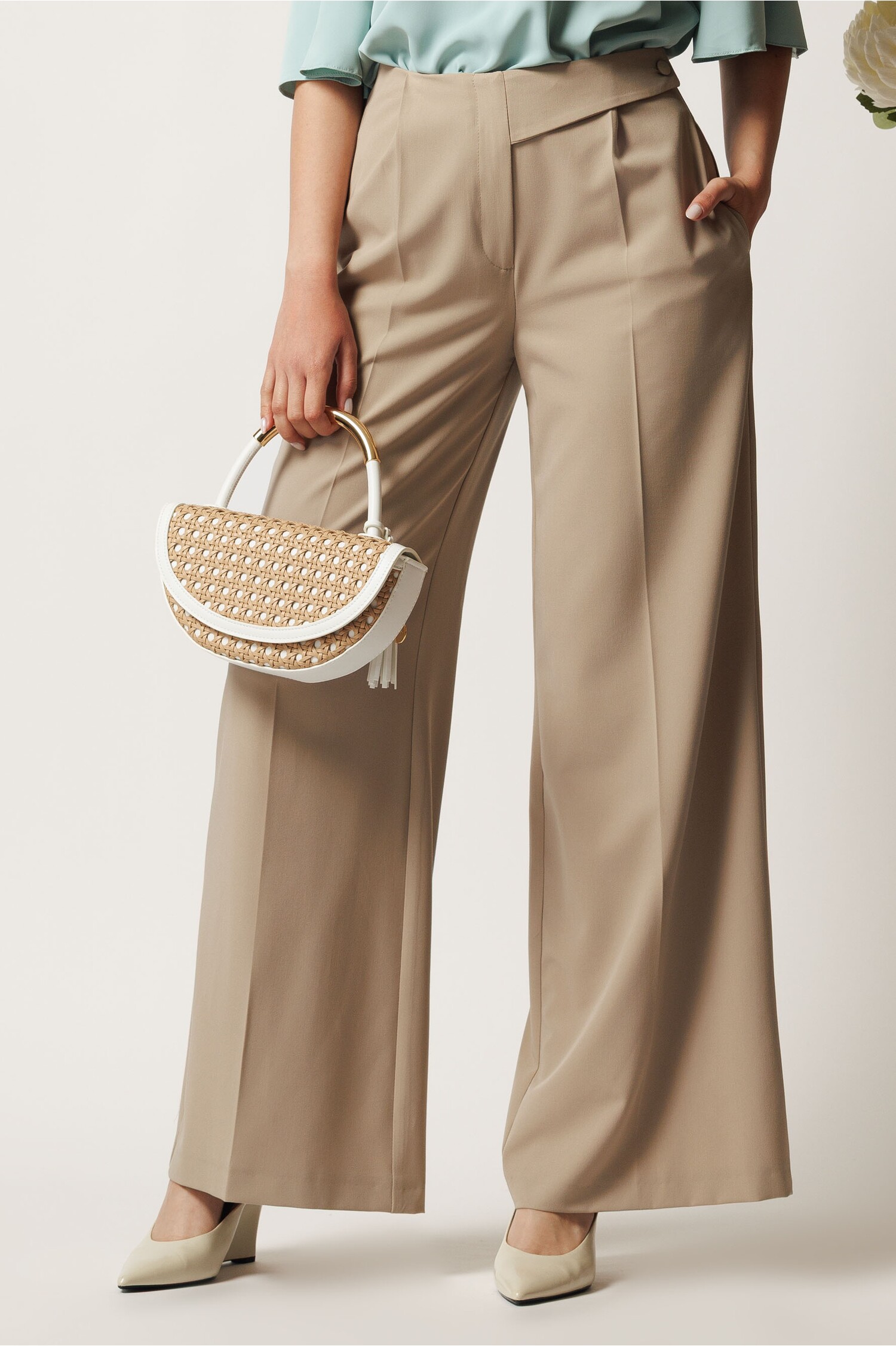 Pantaloni Evazati Bej cu Betelie Laterala DY Fashion