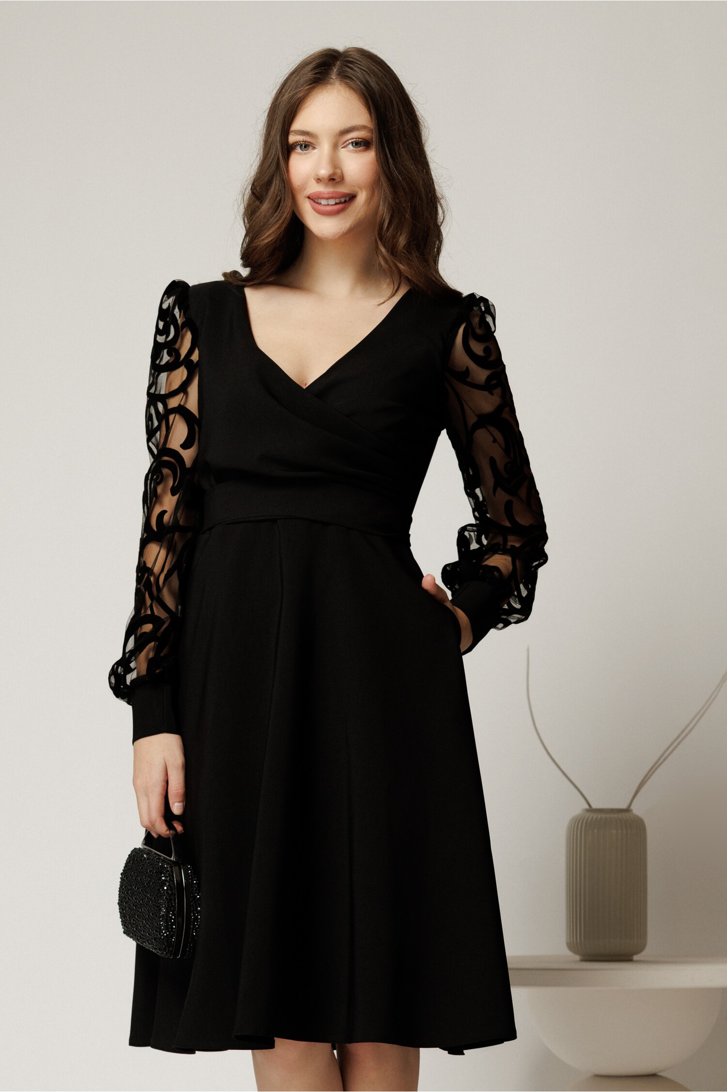 Rochie Adria Neagră Elegantă Decolteu Petrecut