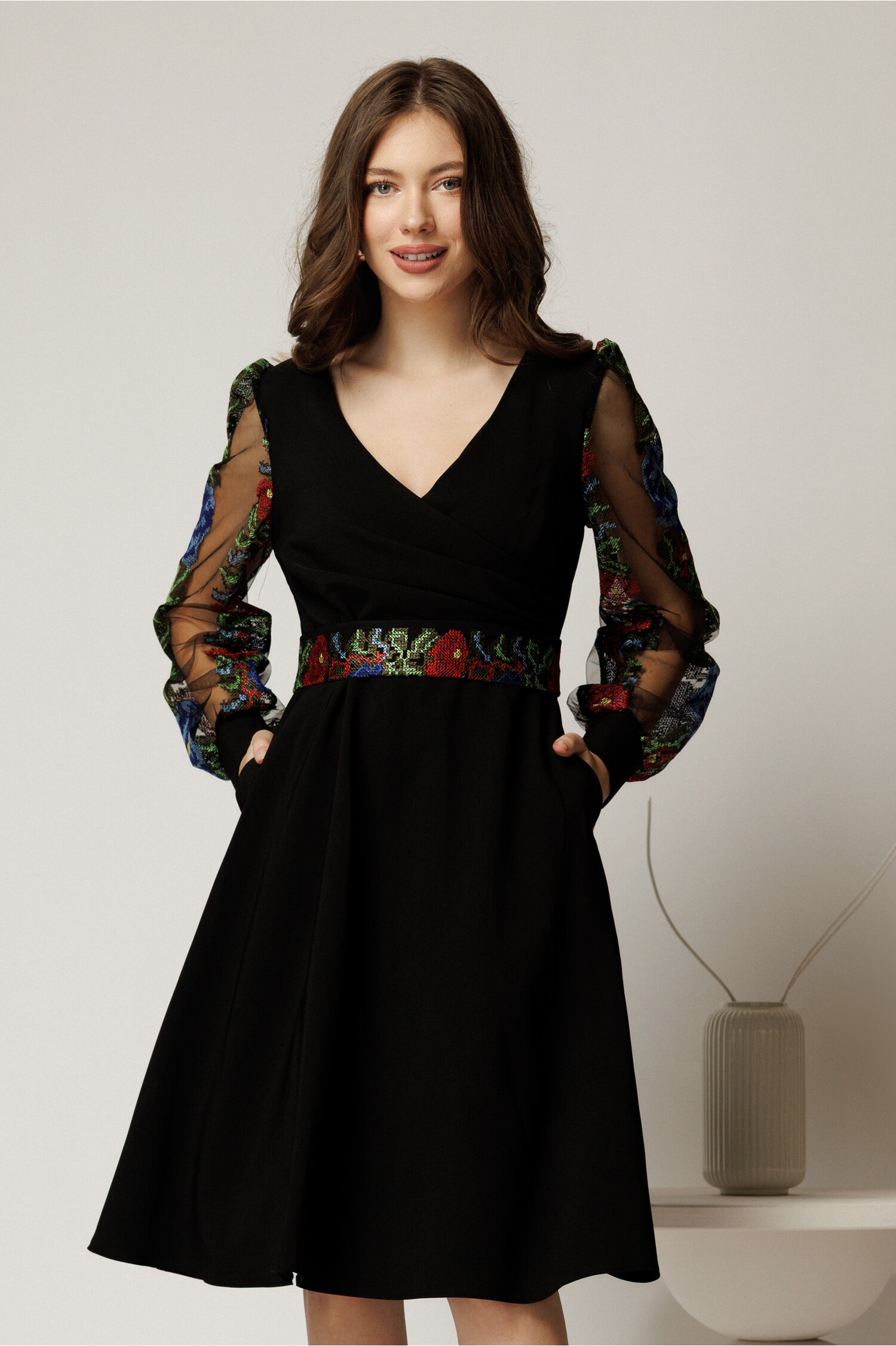 Rochie Adria Neagră cu Broderie Elegantă