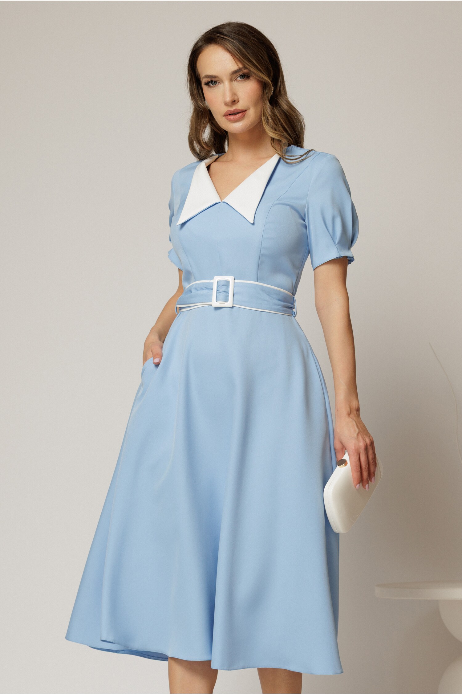 Rochie Midi Bleu cu Guler Alb și Fustă Clos