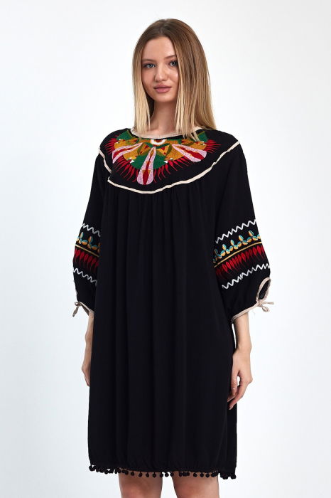 Rochie Neagră Brodată Vale Woman - Eleganță Oversize