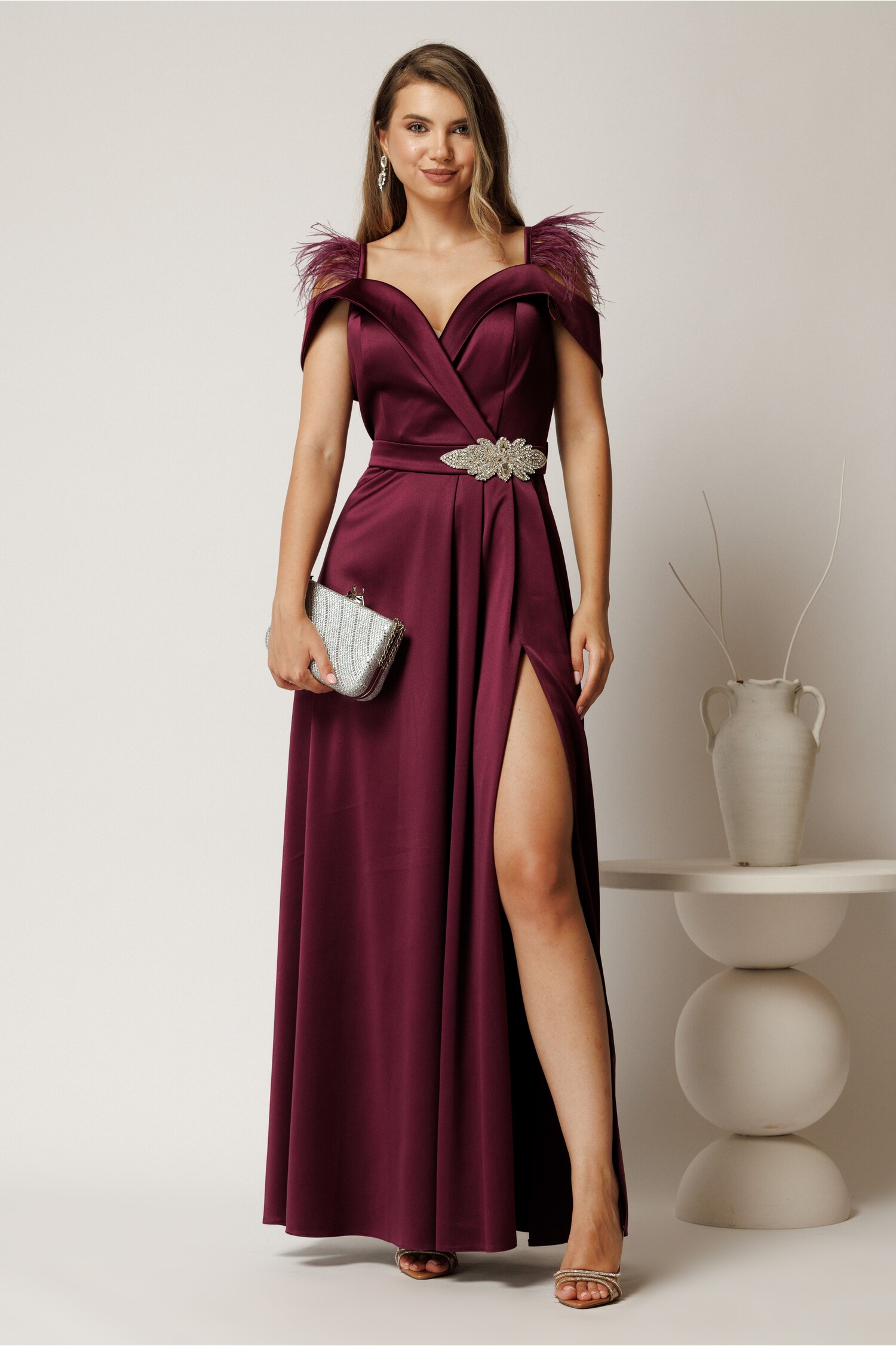 Rochie lungă mov elegantă din taftă cu pene