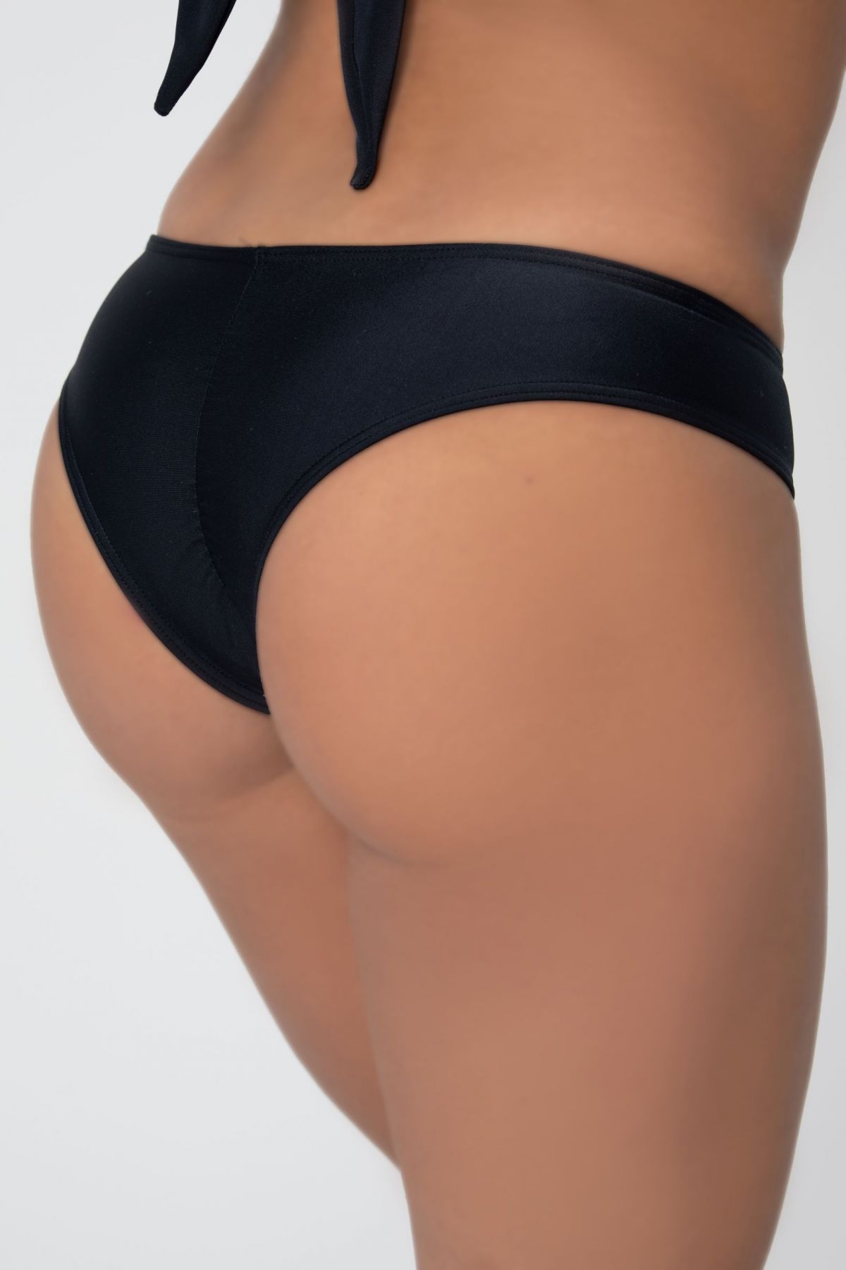 Slip Brazilian Negru Pyramid - Eleganță la Plajă