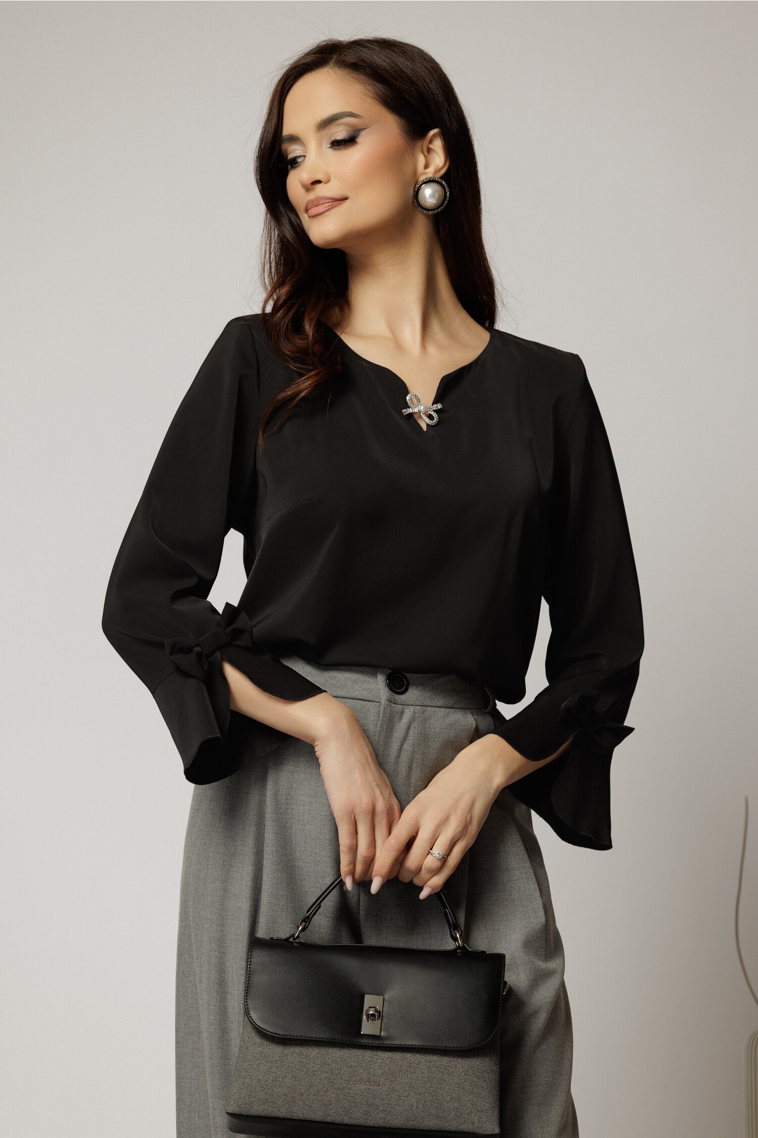 Bluza Neagră Elegantă cu Brose și Funde