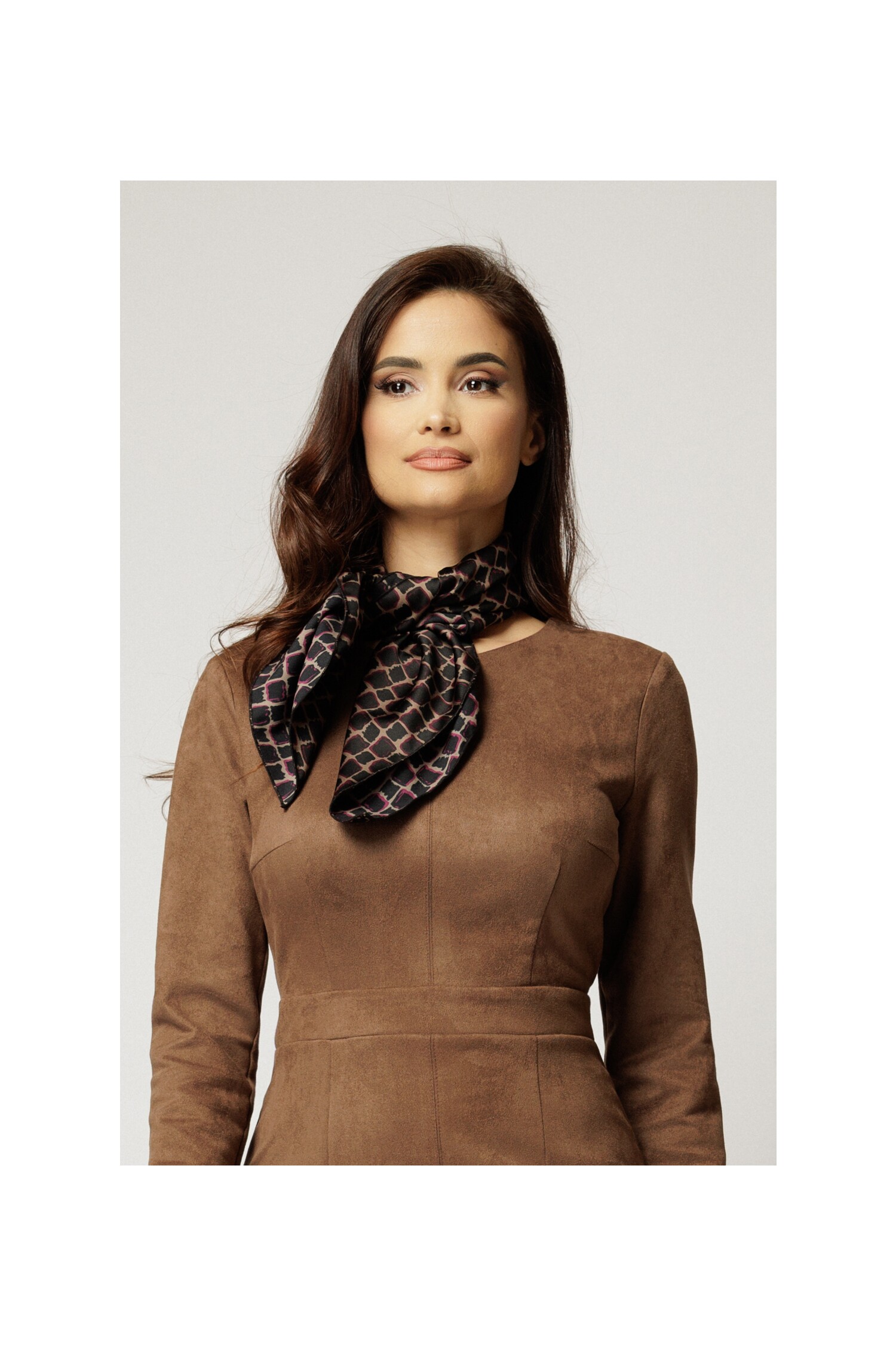 Esarfă Eleganta Gri Patratele Negre | Stil Rafinat