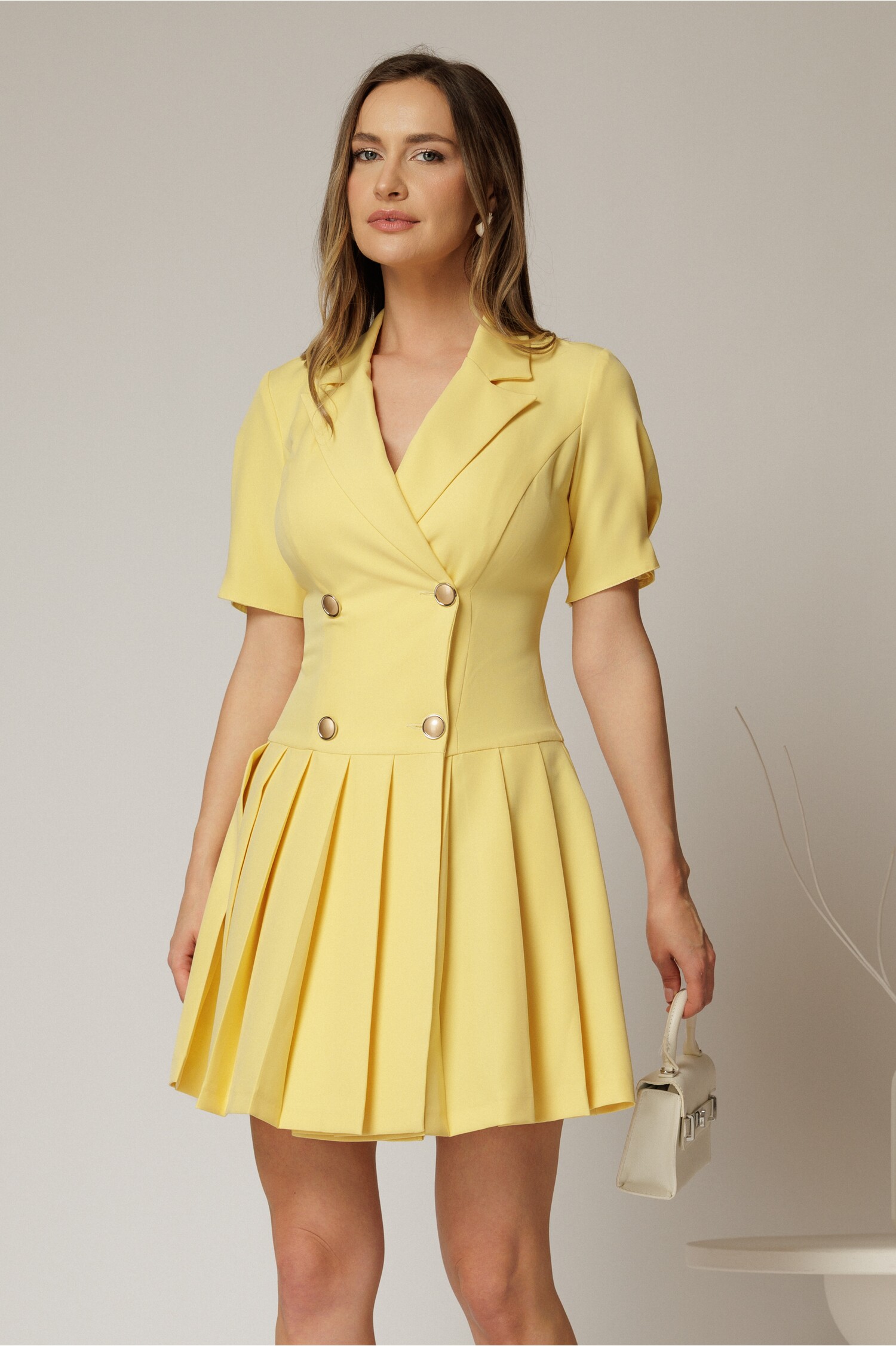 Rochie Scurtă Galbenă Tip Sacou cu Pliuri