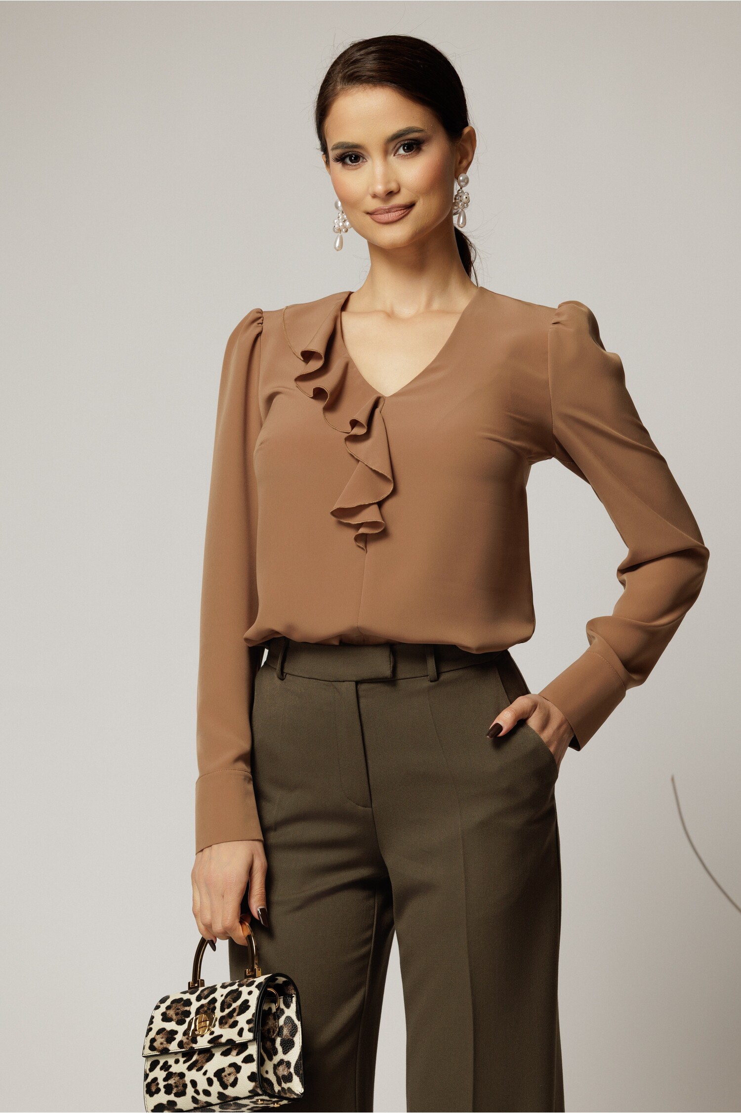 Bluza DY Fashion Eleganta Camel cu Volanas