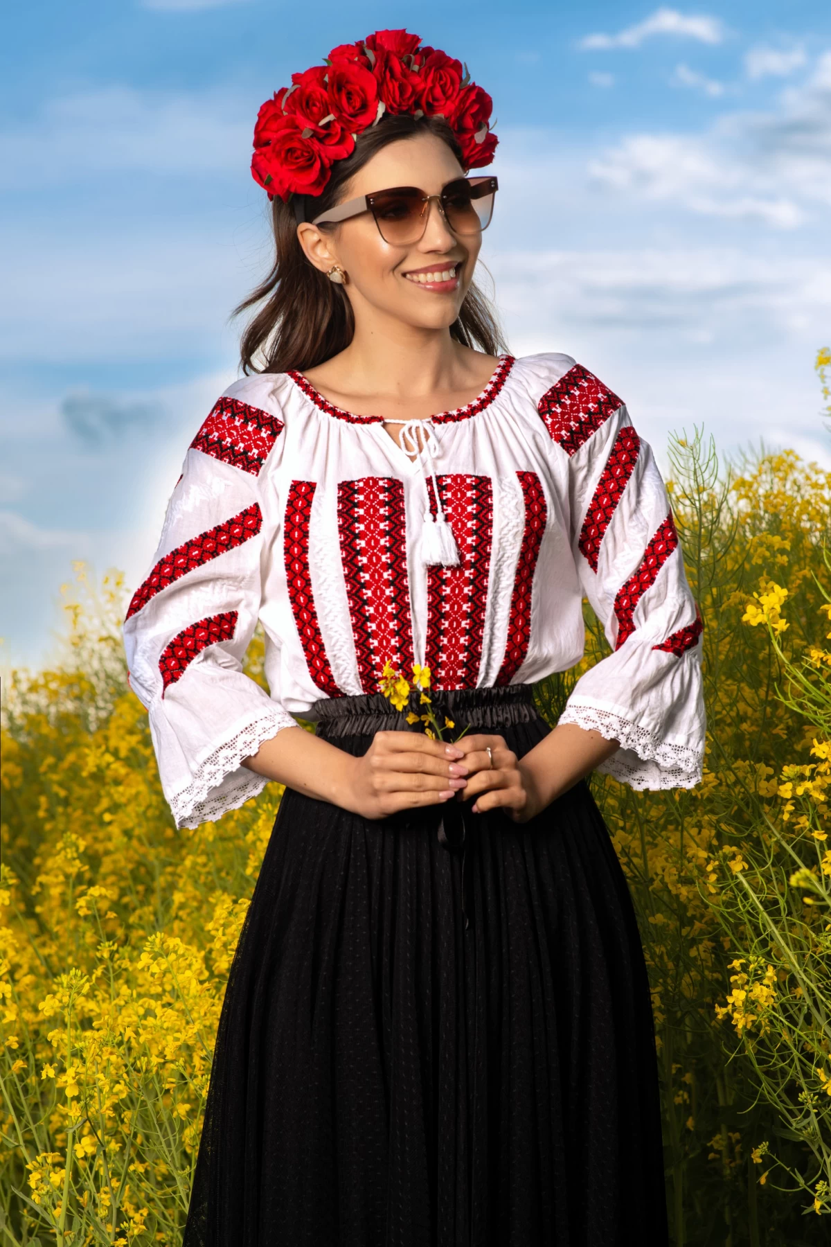 Ie dama traditionala Lizi munteneasca cu broderie rosie
