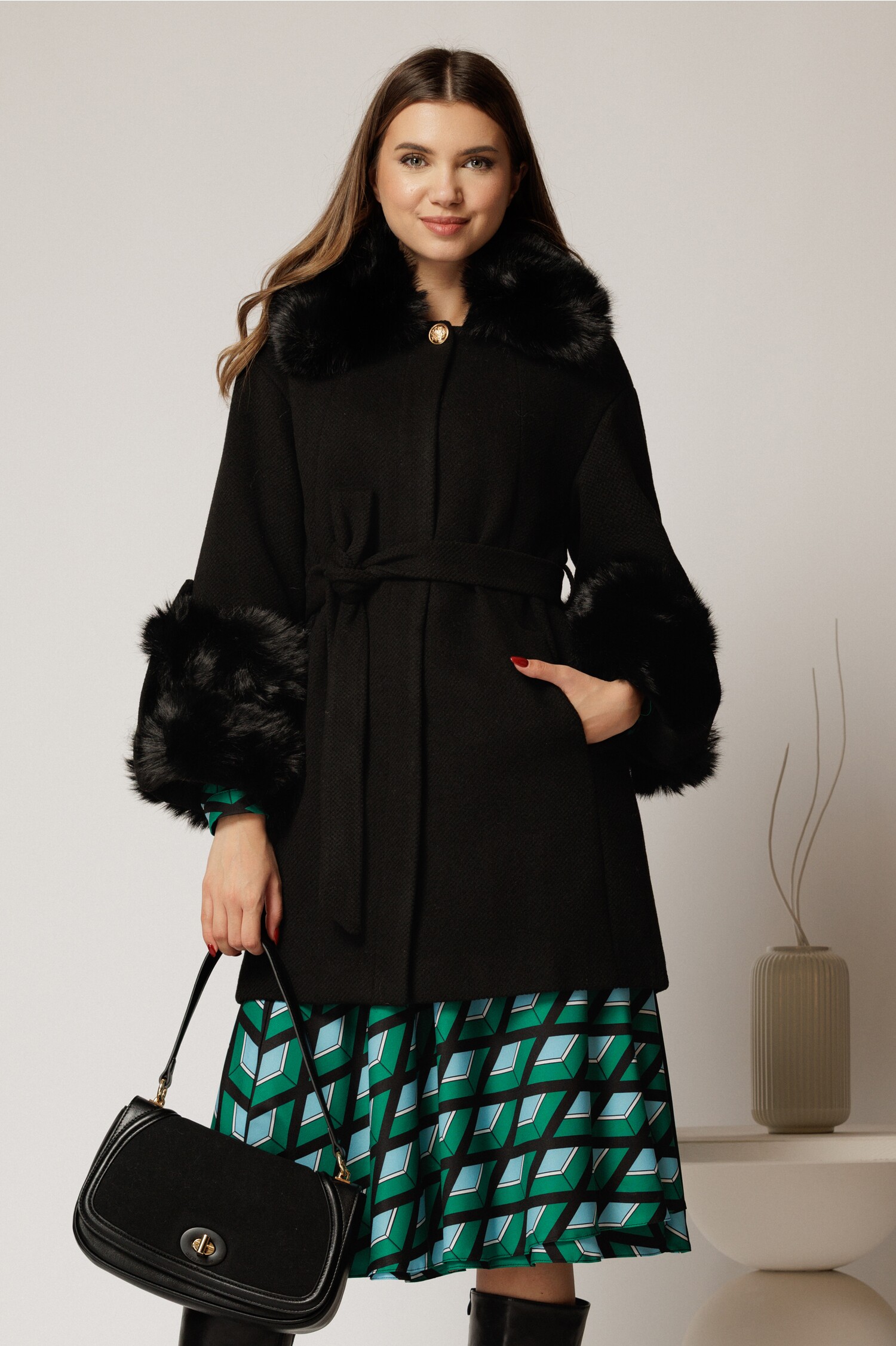 Palton Negru cu Blană Detașabilă - Eleganță Versatilă