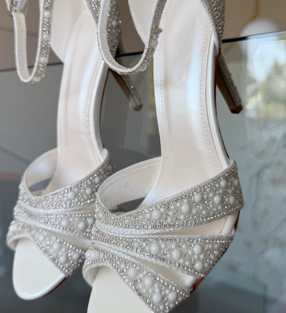 Sandale cu toc Petyr Albe – Eleganță și Stil - imagine 5