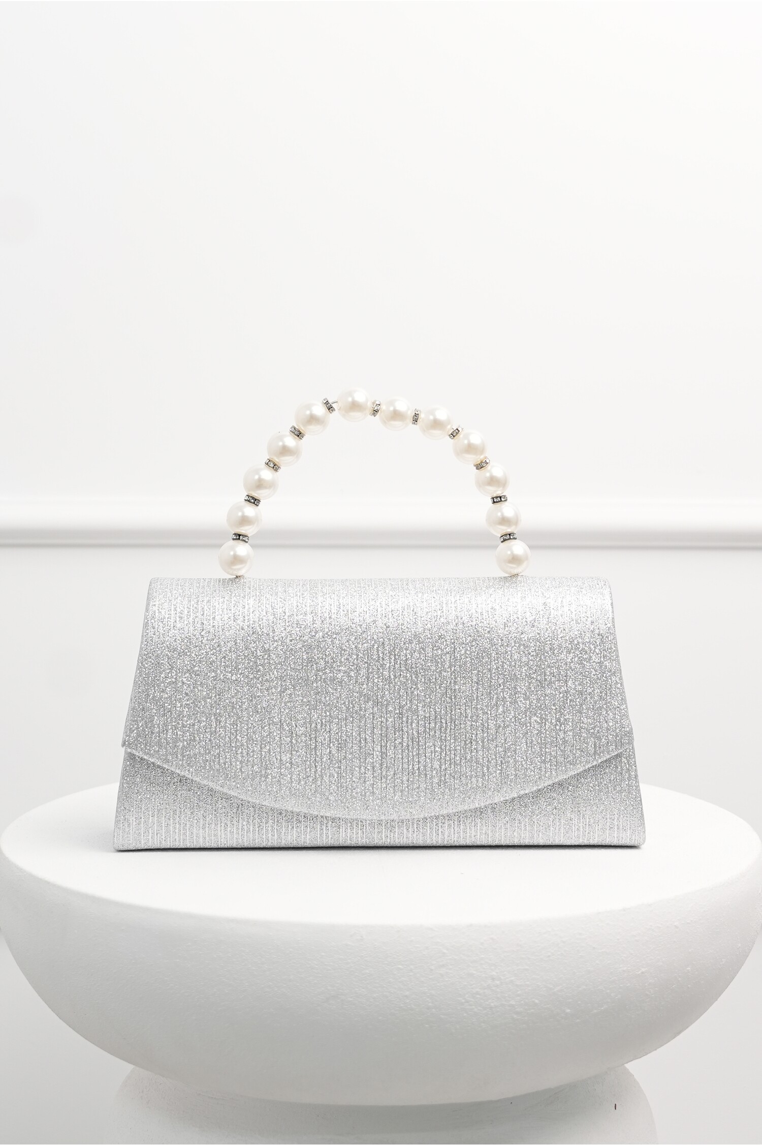 Clutch elegant argintiu cu perlă