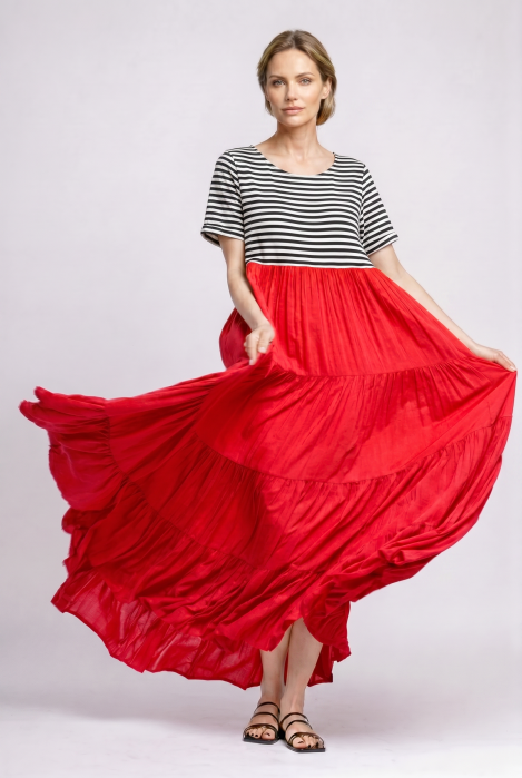 Rochie lunga, croi amplu cu patru volane, stil boem elegant, rosie si dungute alb negru