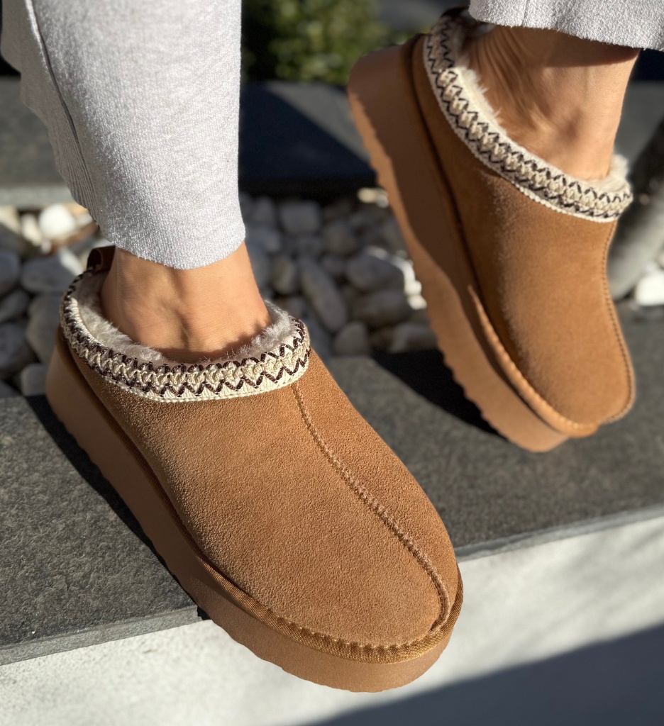 Papuci Ug Patch Camel - Confort și Stil