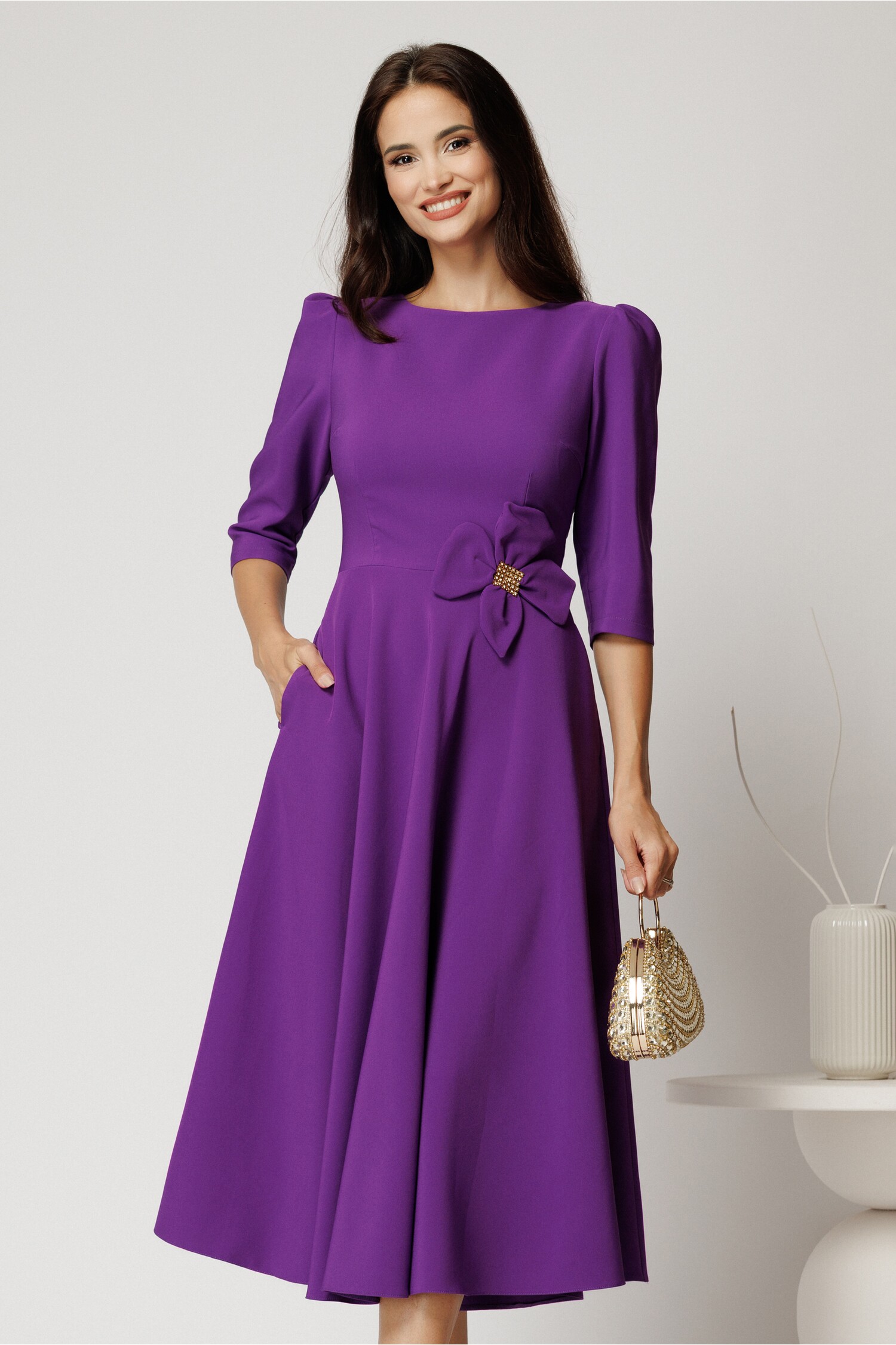 Rochie Midi Mov Elegantă cu Floare în Talie