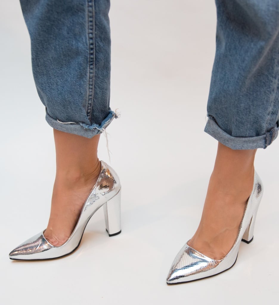 Pantofi Argintii Eleganți cu Toc - Stil Refinat