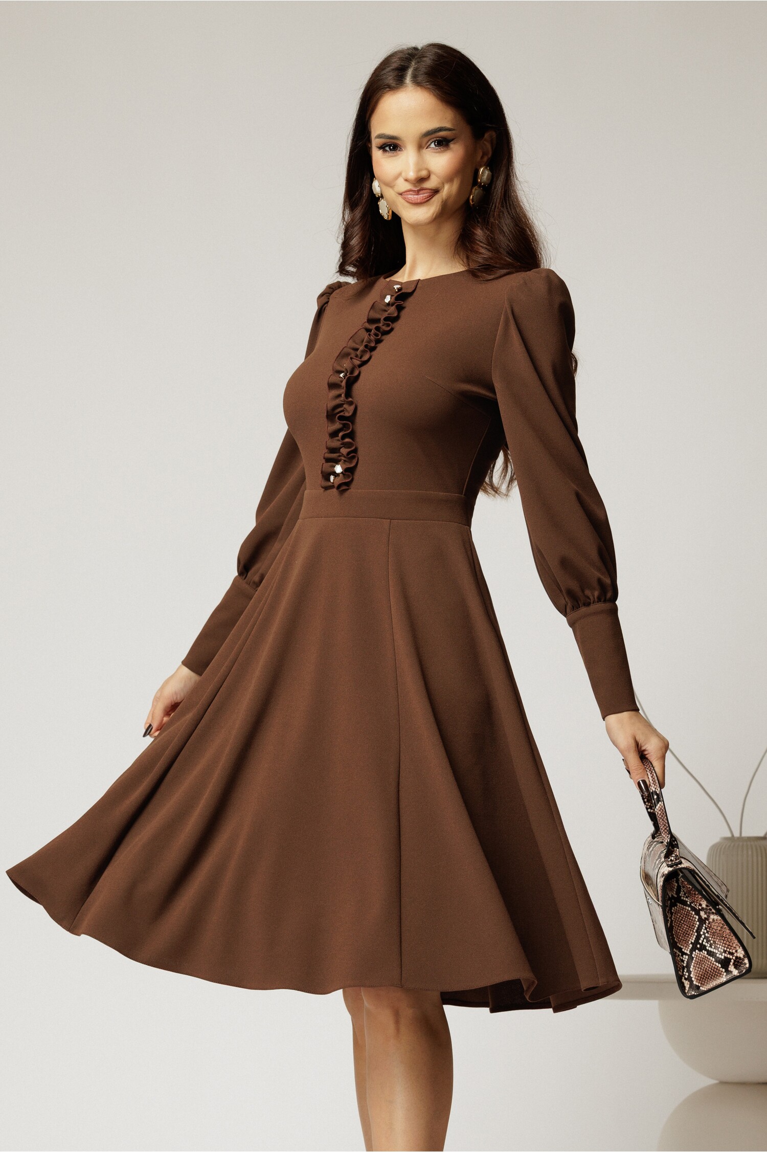 Rochie DY Fashion maro elegantă cu volan incretit