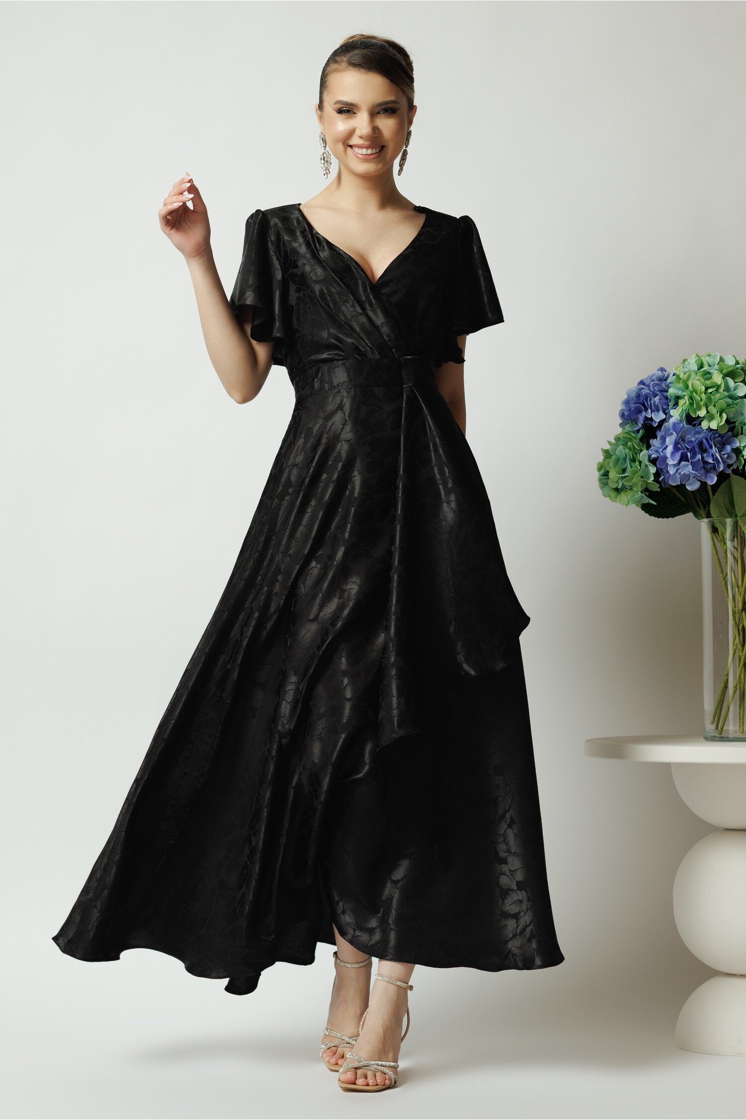 Rochie Satin Neagra Eleganta cu Volan