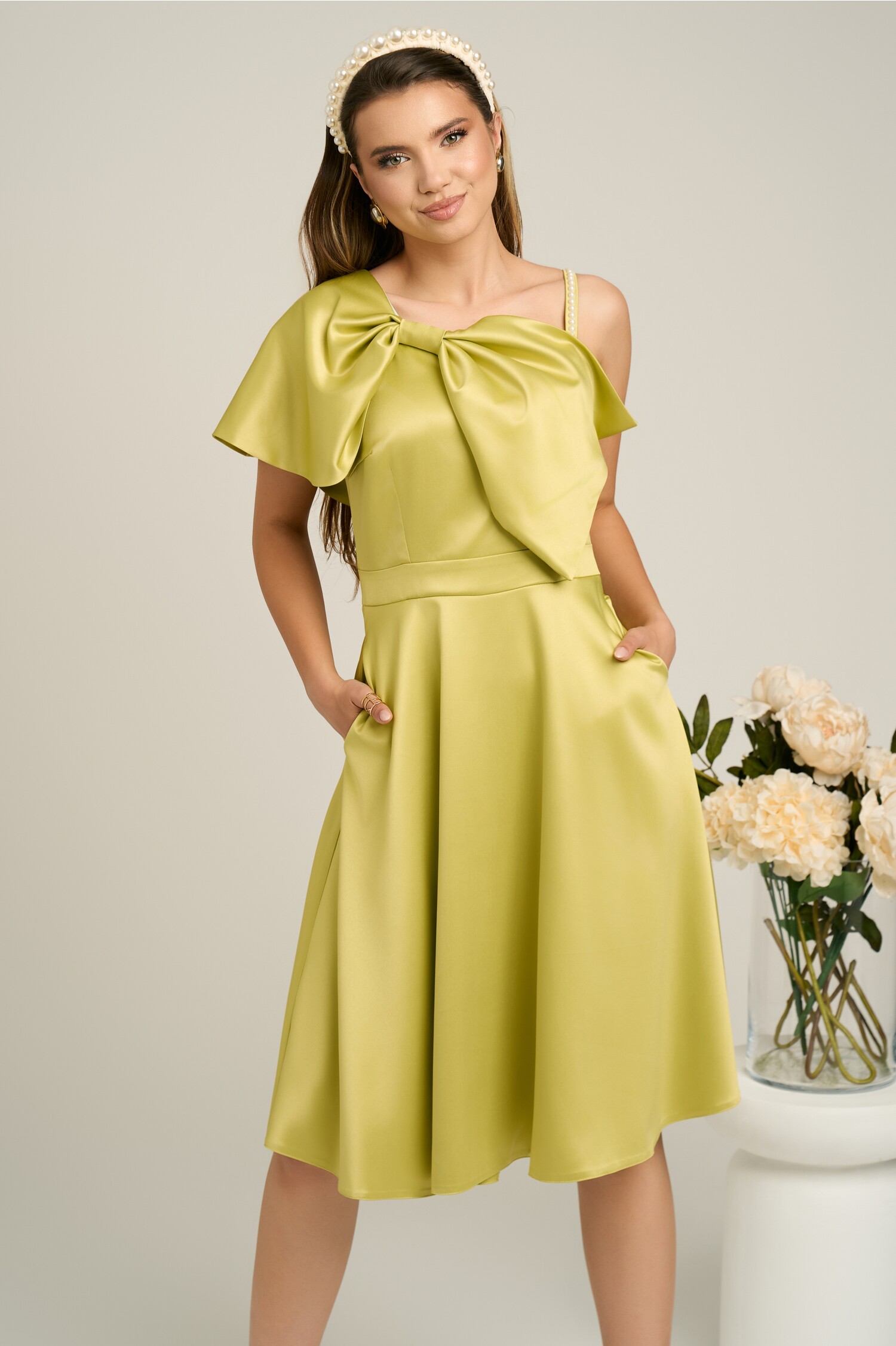 Rochie Satin Verde cu Fundă și Perle - Moze