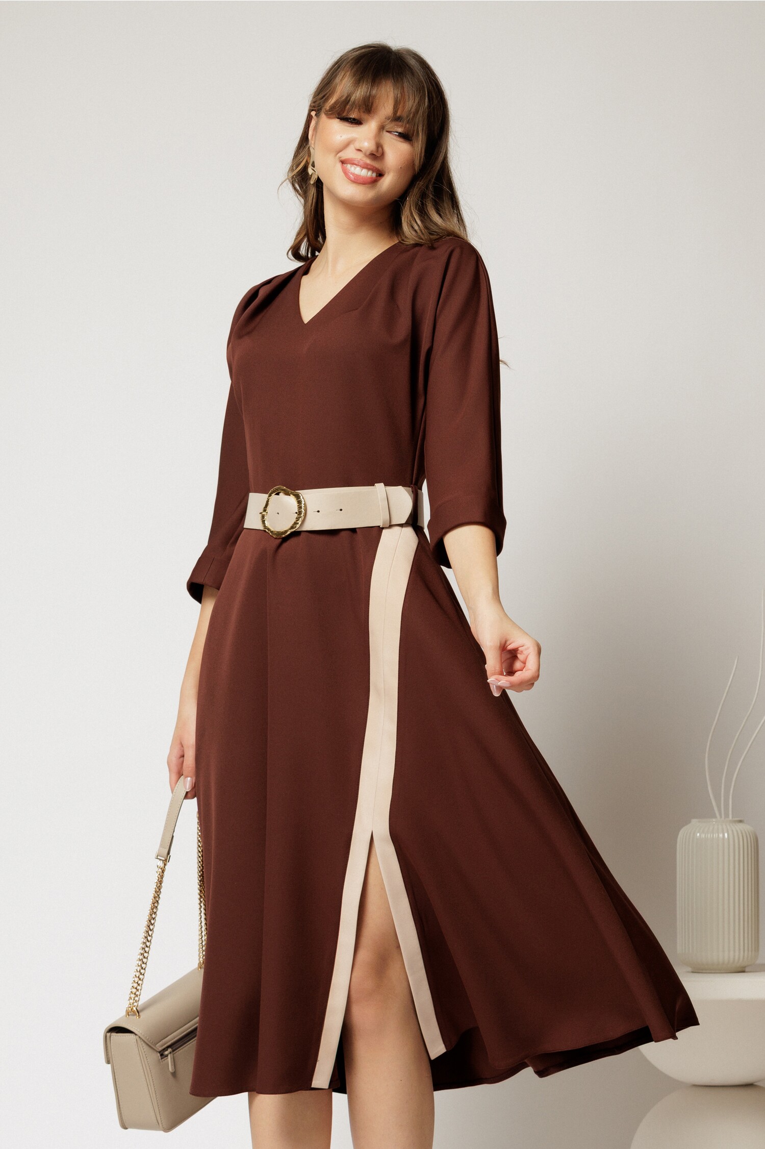 Rochie Midi Maro Clos cu Slit Eleganta
